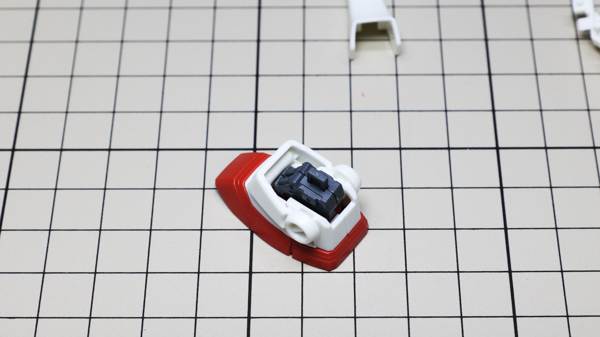 新設計の脛部のふくらはぎ裏にバーニアが追加されました