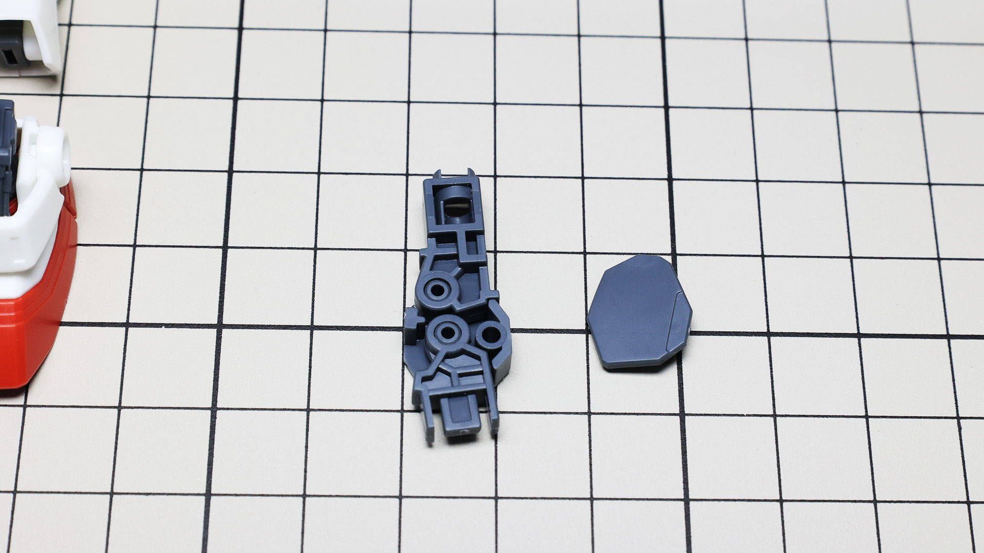 膝関節の構造は「HGUC 1/144 RX-78-2 ガンダム」と同じで……