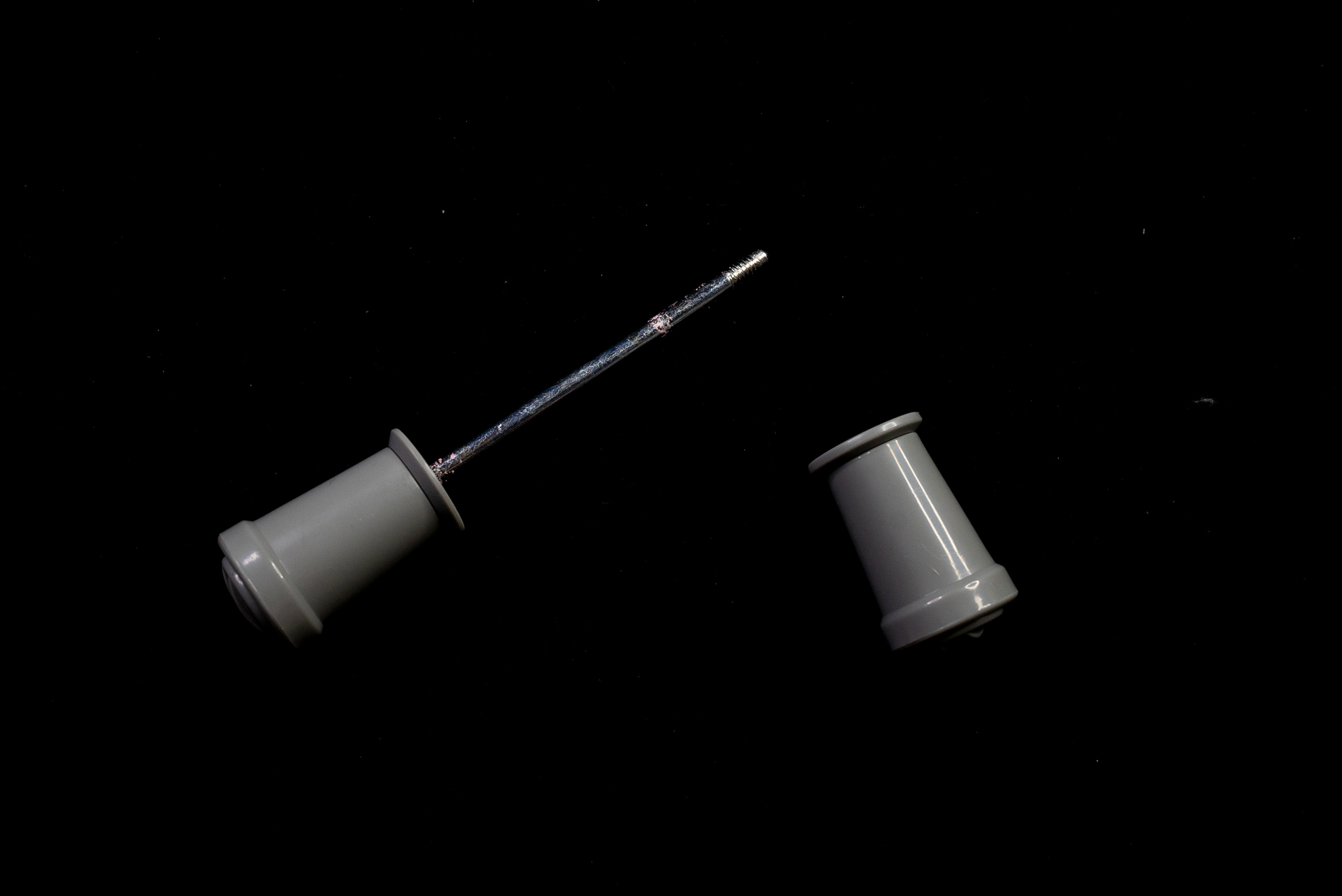 ボルト部分はネジ止めすればいいので、いつでも分解可能。昔のナーフはハメ殺しが多かったので、嬉しい仕様