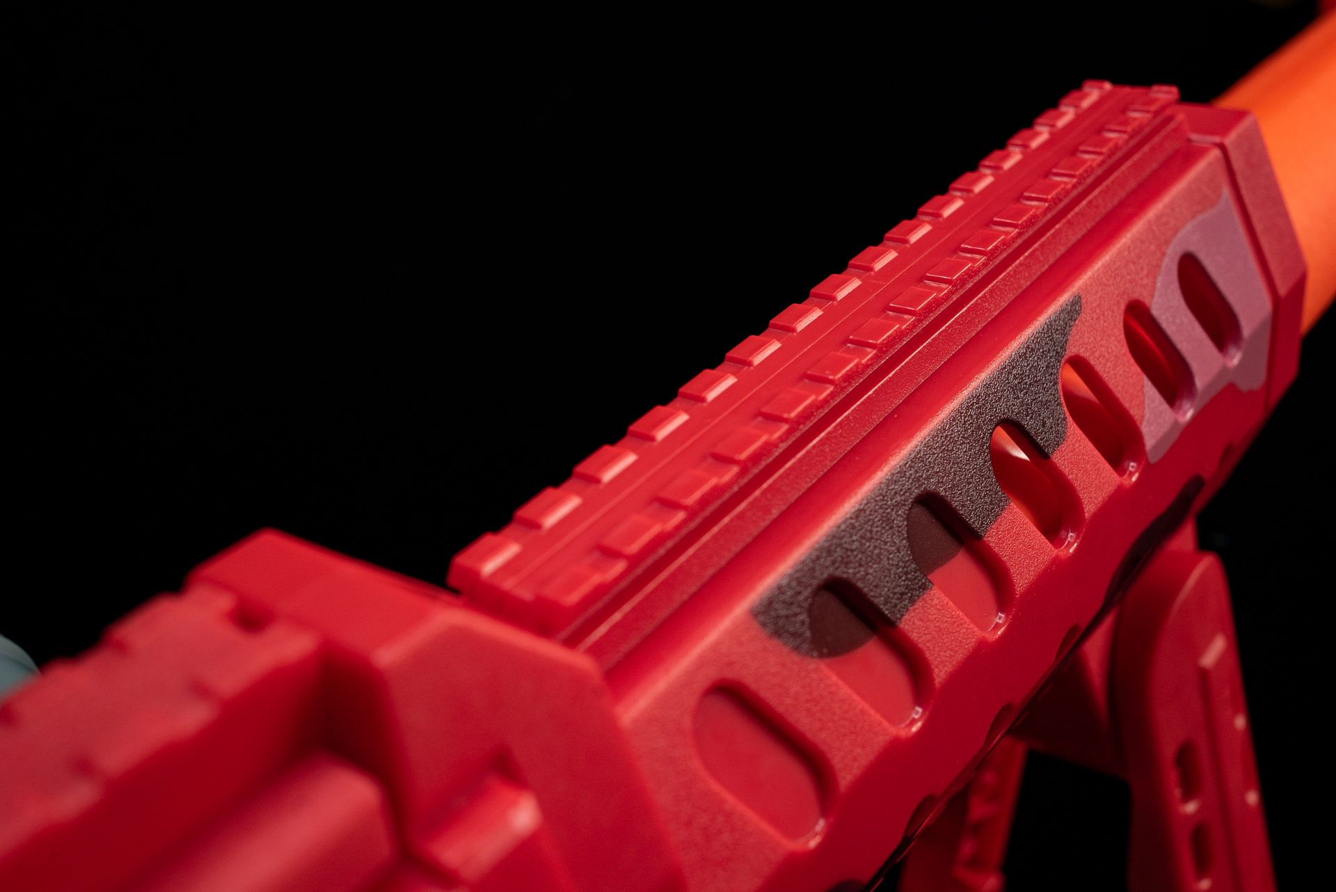 タクティカルレールが多いので、さまざまなオプションが付けられる