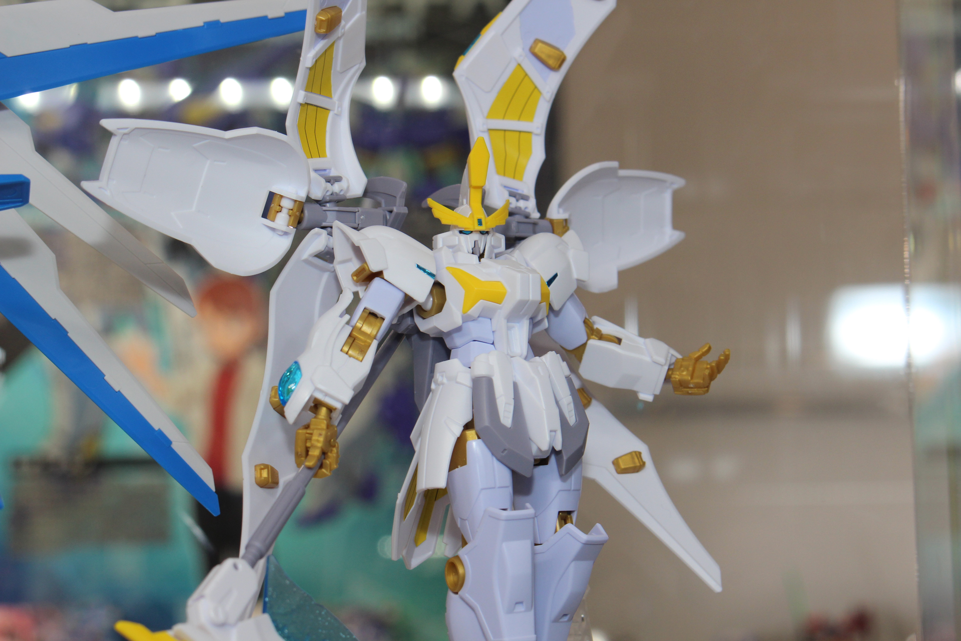 6方向に広がるアクティブクローク。色味も相まって、天使のような雰囲気がある