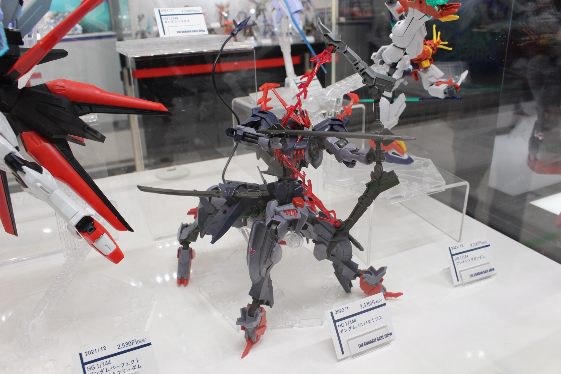 「HG 1/144 ガンダムダブルオーコマンドクアンタ」。2022年1月発売予定、価格は2,200円（税込）