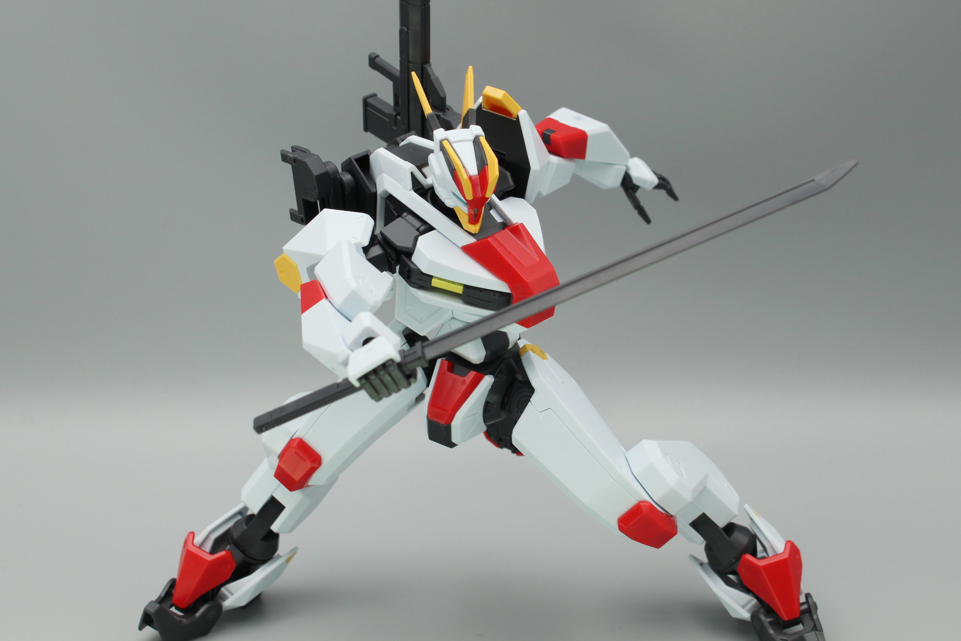 「HG 1/72 メイレスケンブ」ポーズ集。完成後もアクションフィギュアのようにポーズを取れるのが楽しい。「アクションベース5」にも対応している