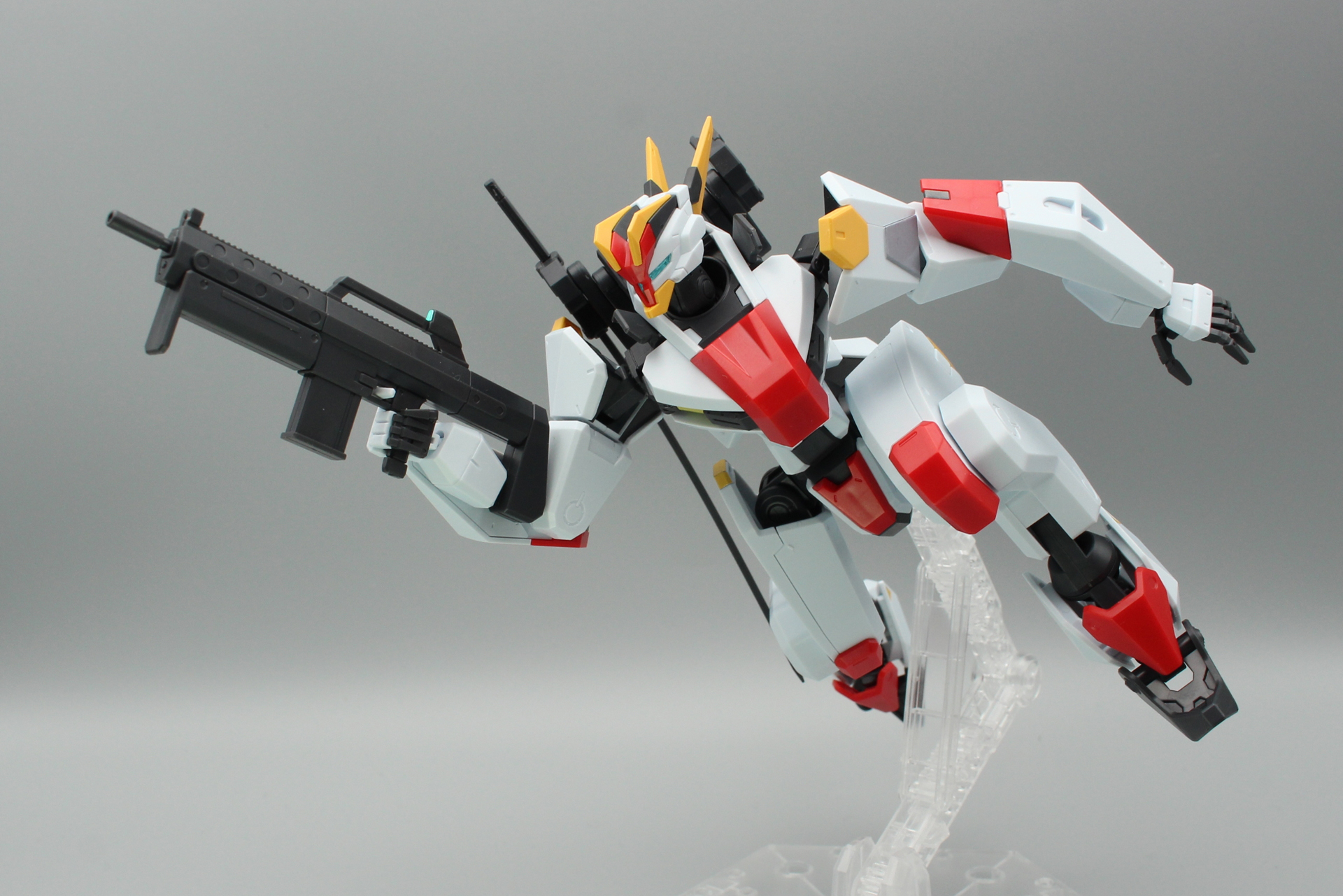 「HG 1/72 メイレスケンブ」ポーズ集。完成後もアクションフィギュアのようにポーズを取れるのが楽しい。「アクションベース5」にも対応している