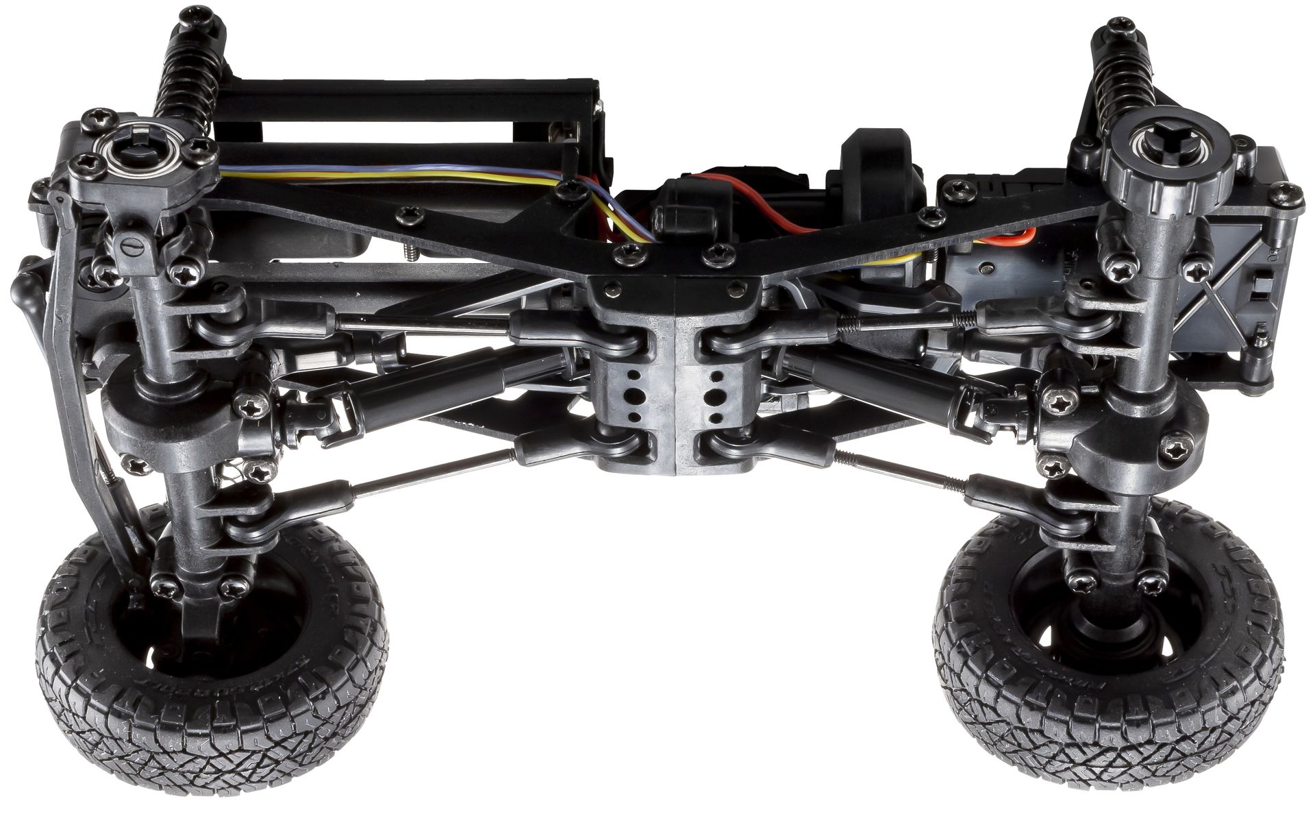 ミニッツ4×4は、実車モデルの多くに取り入れられているラダーフレーム（スチール製）を採用。これに組み合わせる各種樹脂製パーツとのバランスを図ることで、走行に適したシャシー剛性を確保している