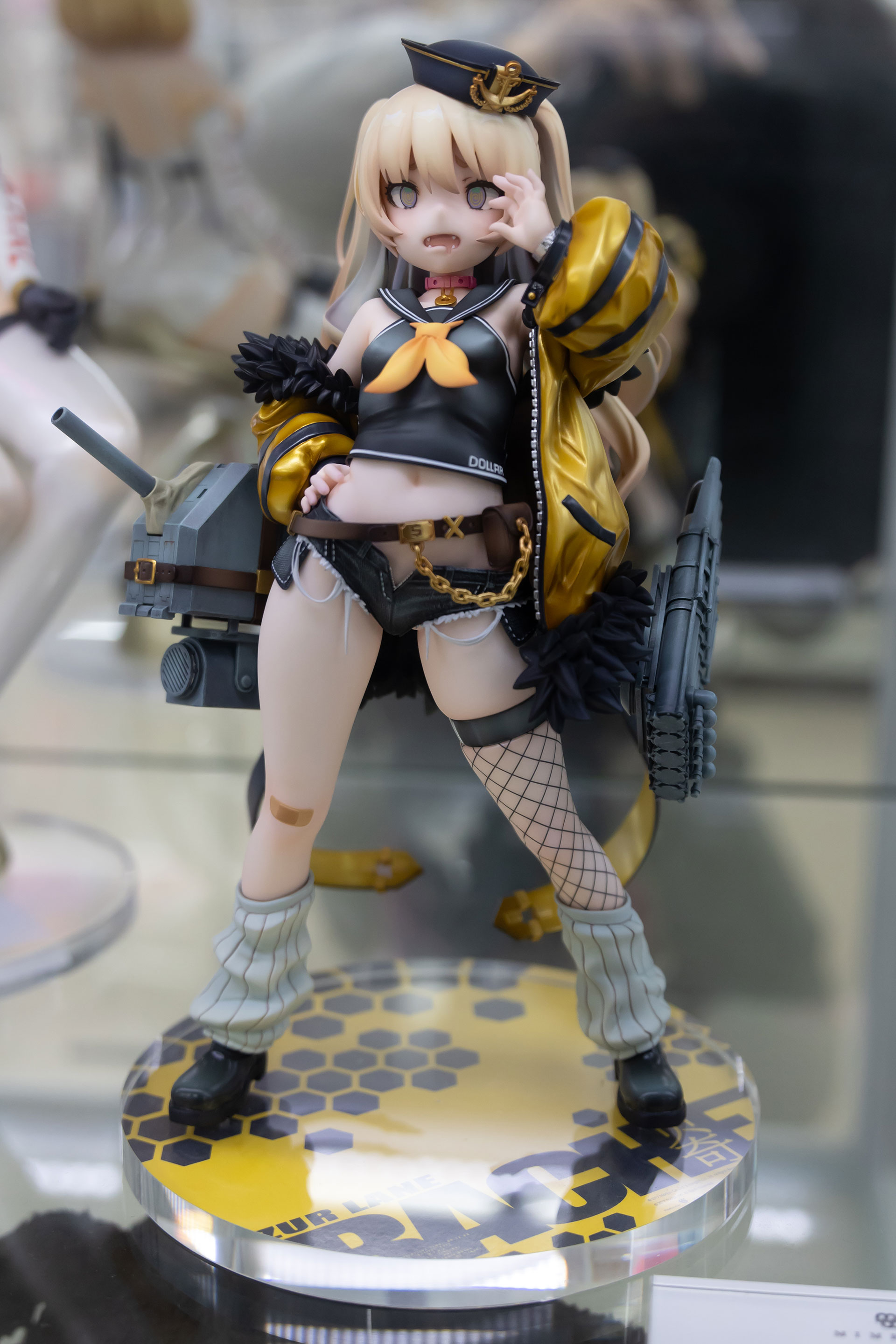 台座部分を抜かした本体のサイズは、全高約225mmだ。