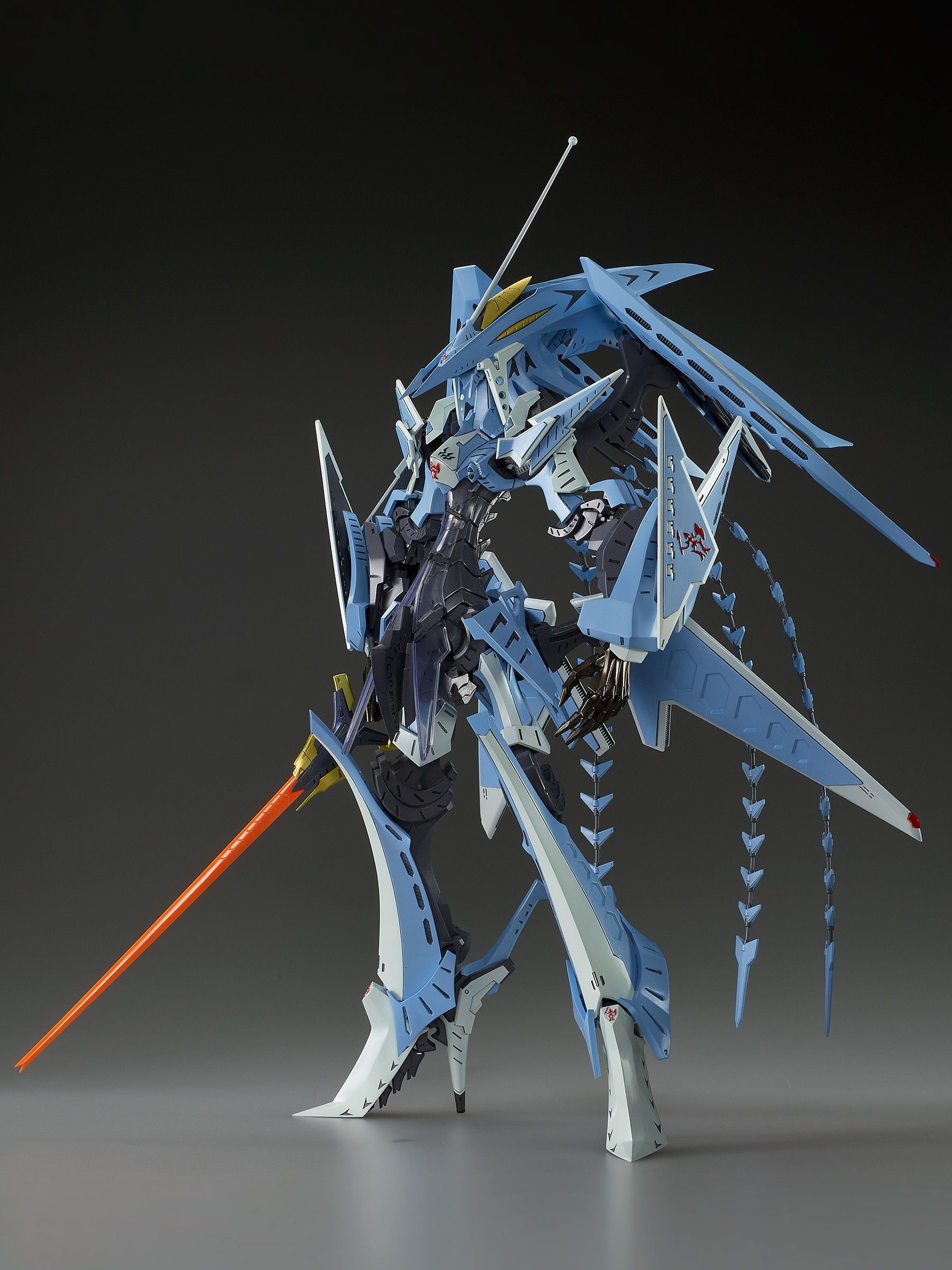 スペシャル版にはデザインの異なる頭部再現用のパーツが付属