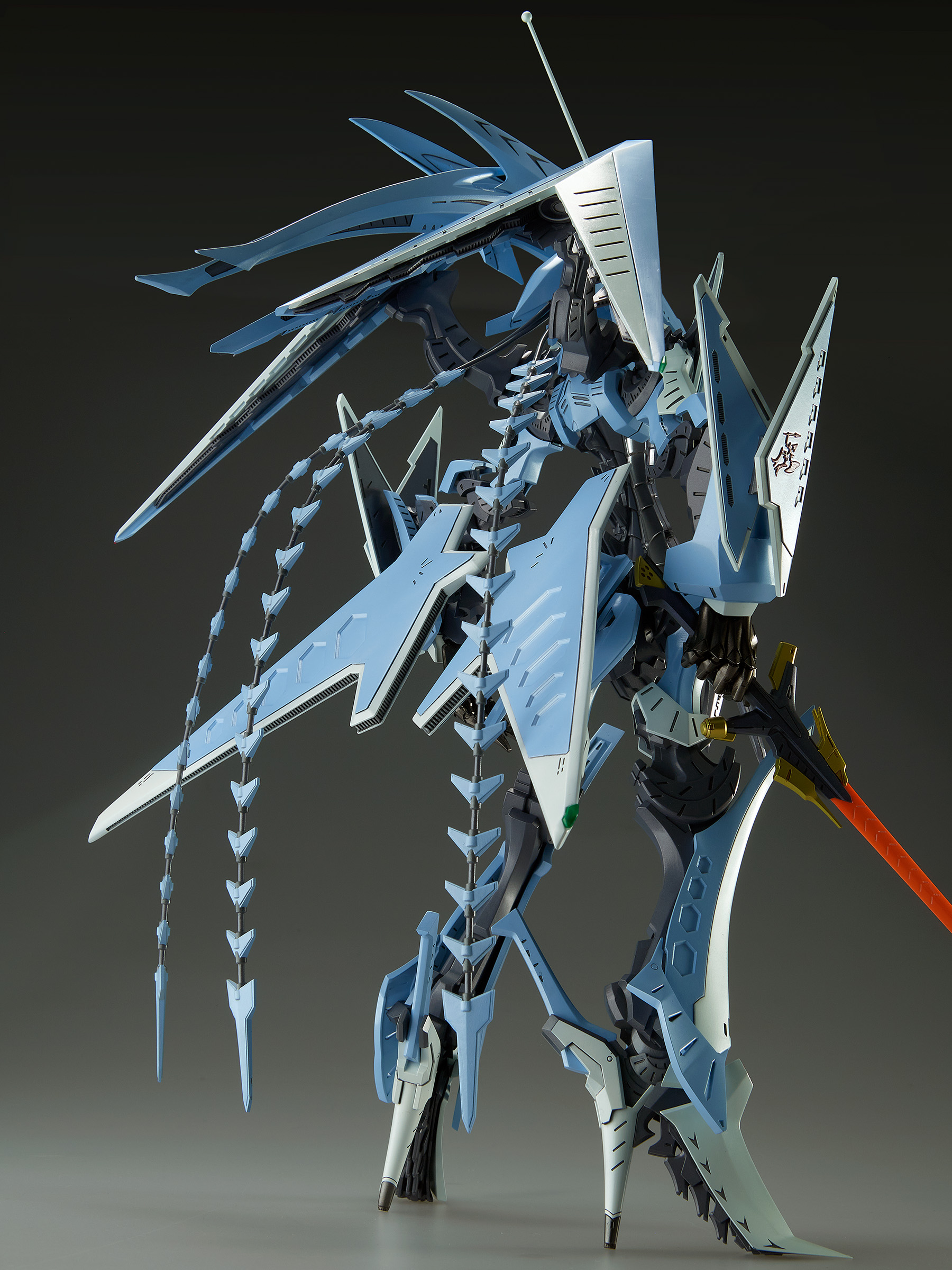 スペシャル版にはデザインの異なる頭部再現用のパーツが付属