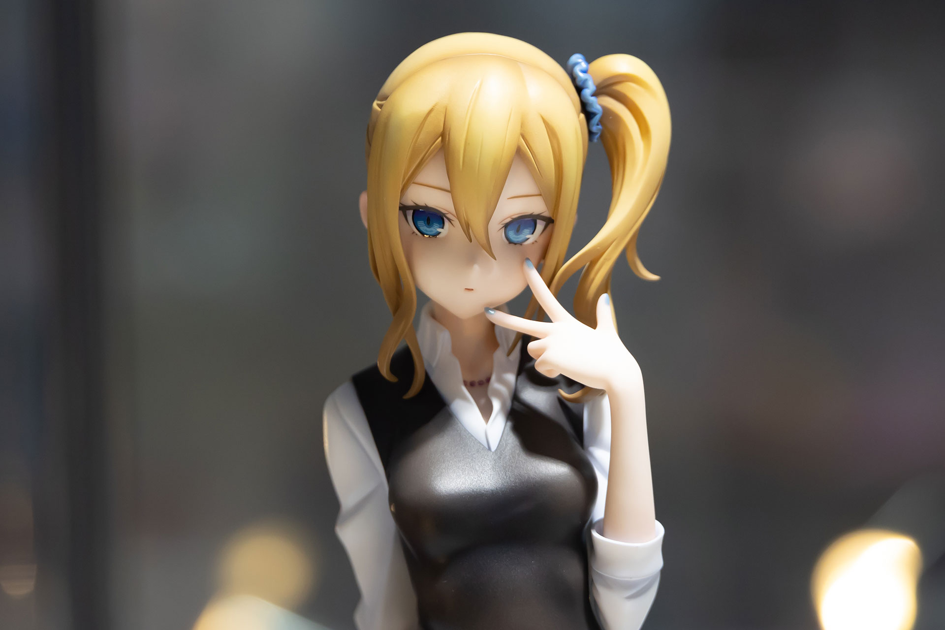 髪にはグラデーションが掛かっており、形状がわかりやすくなっている。