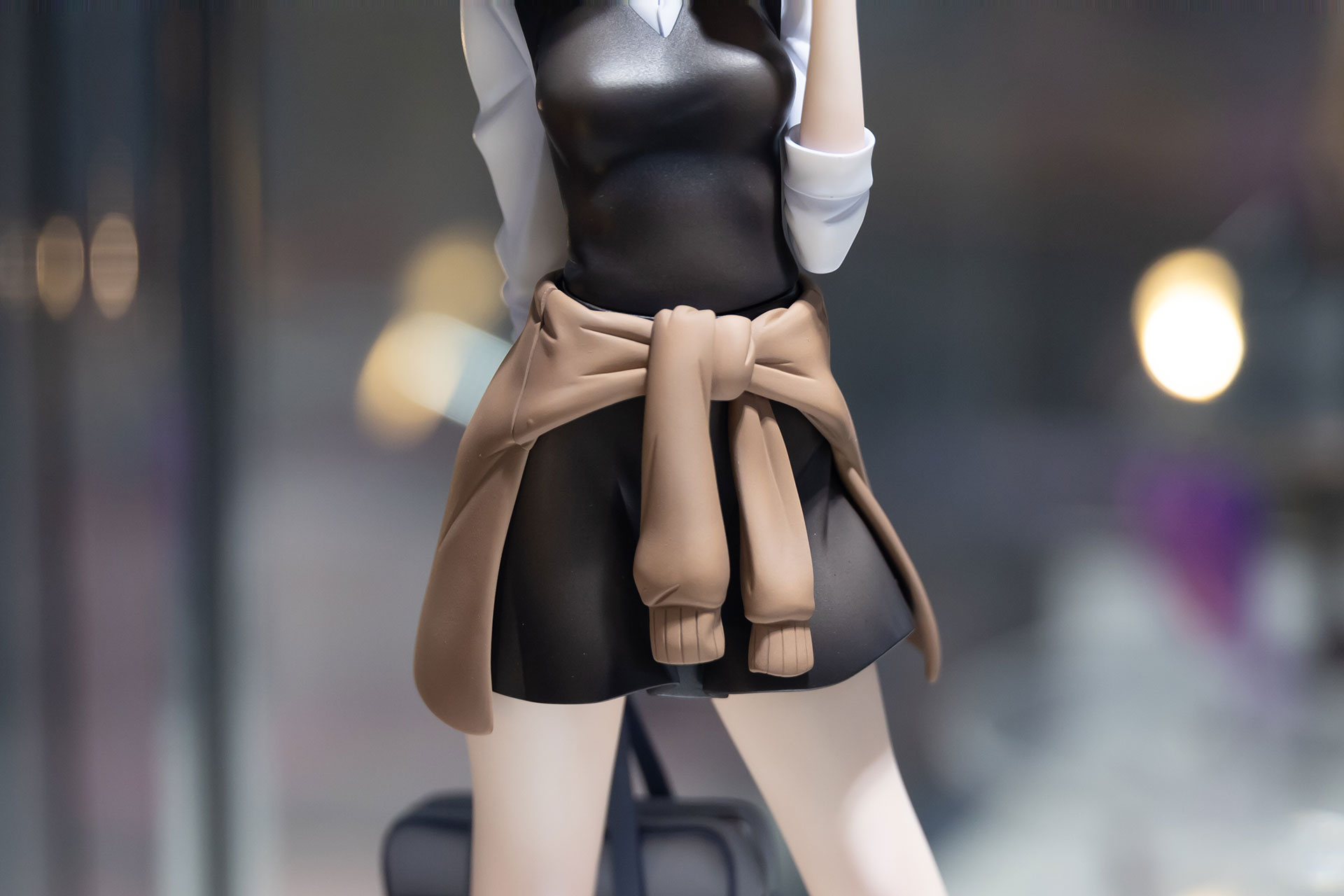 スカートはやや校則違反気味に、短めに折られている。
