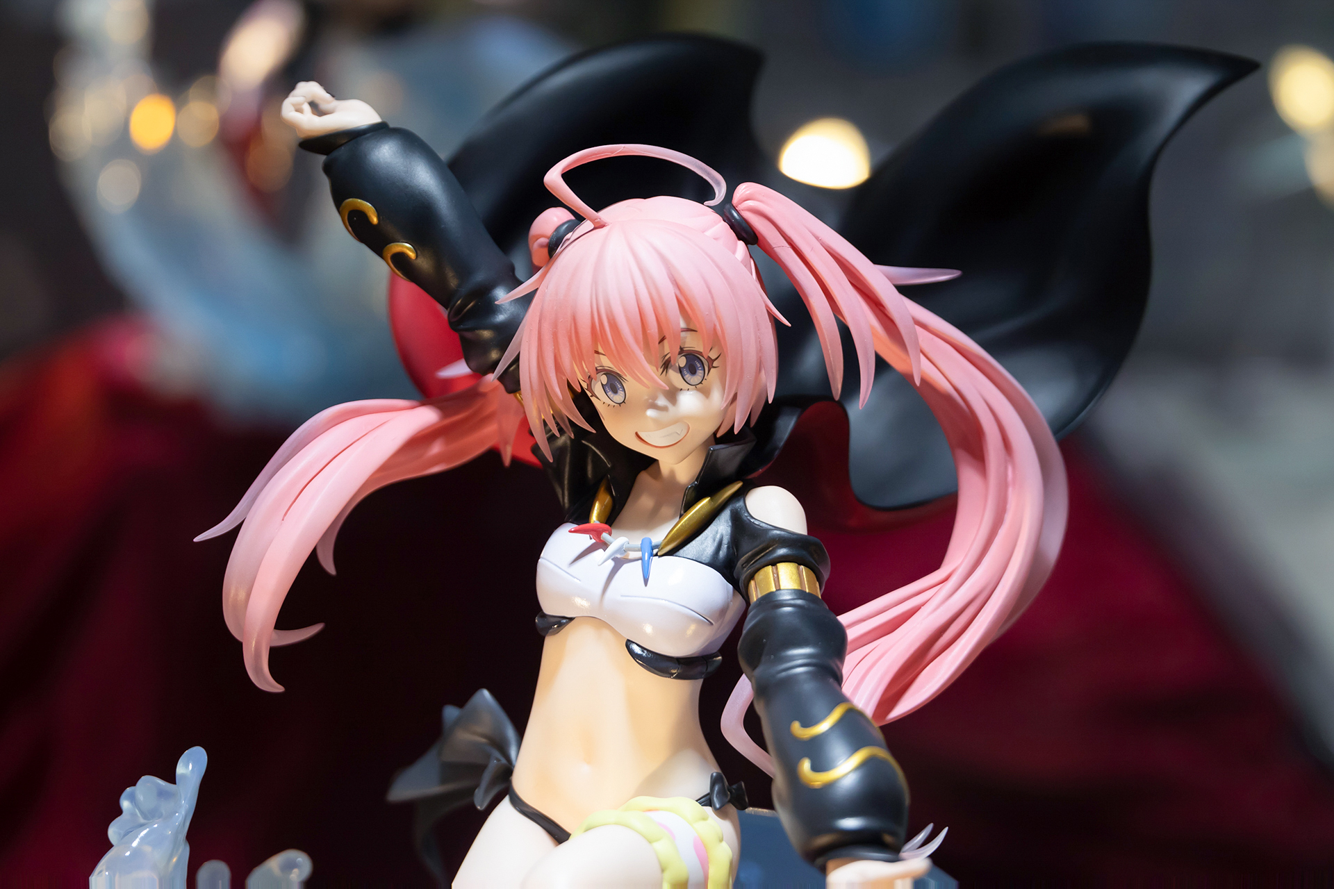 やや上方から見たところ。おへそや腰あたりの感じがよくわかる。