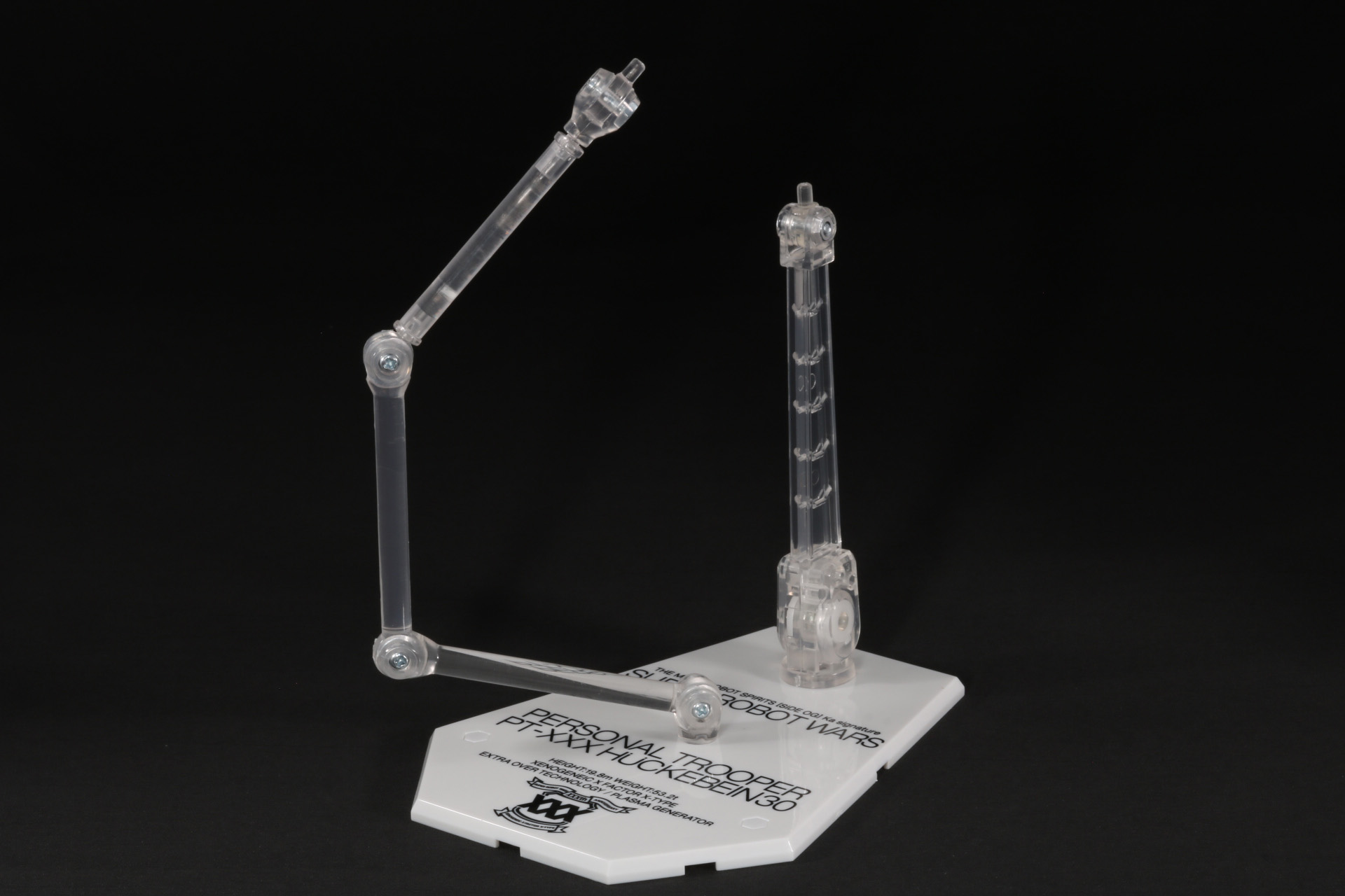 台座の穴ふさぎパーツを取り外すことで自由に支柱の位置を変えることができる