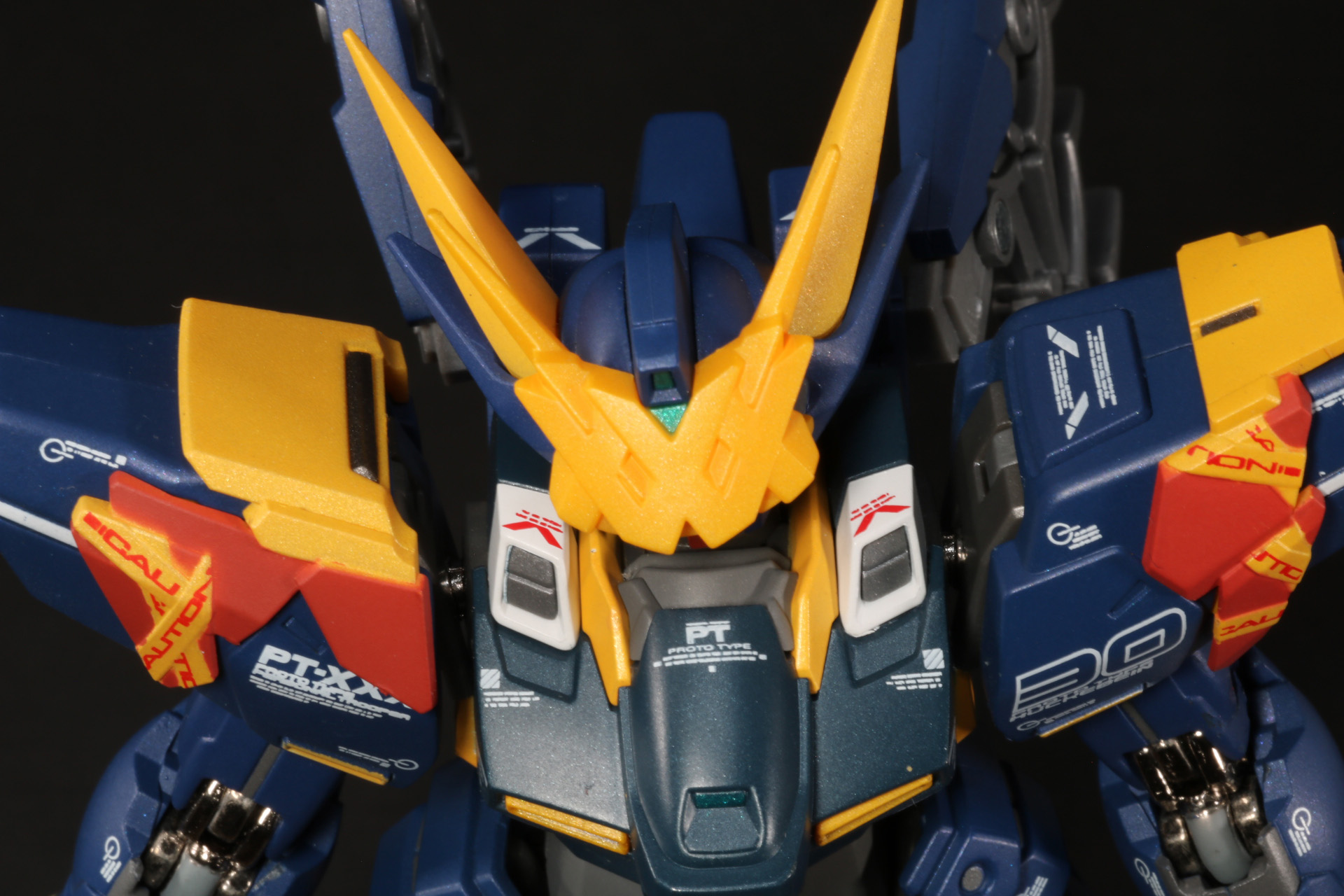 肩口は引き出し機構を有している