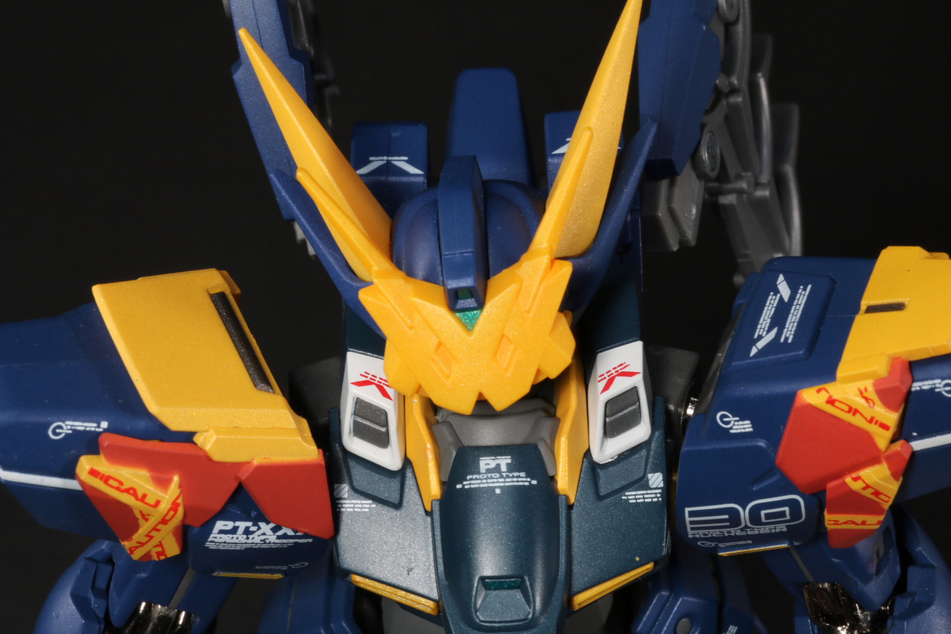 肩口は引き出し機構を有している