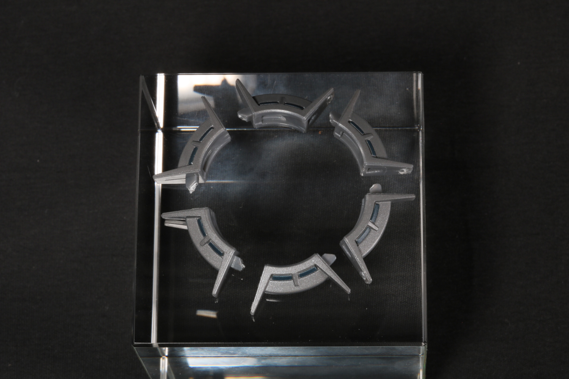 それぞれのジョイントを組み合わせて円形パーツにする