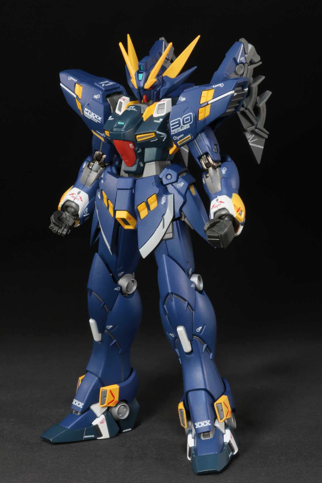 表情があらわになり、よりヒロイックな印象に