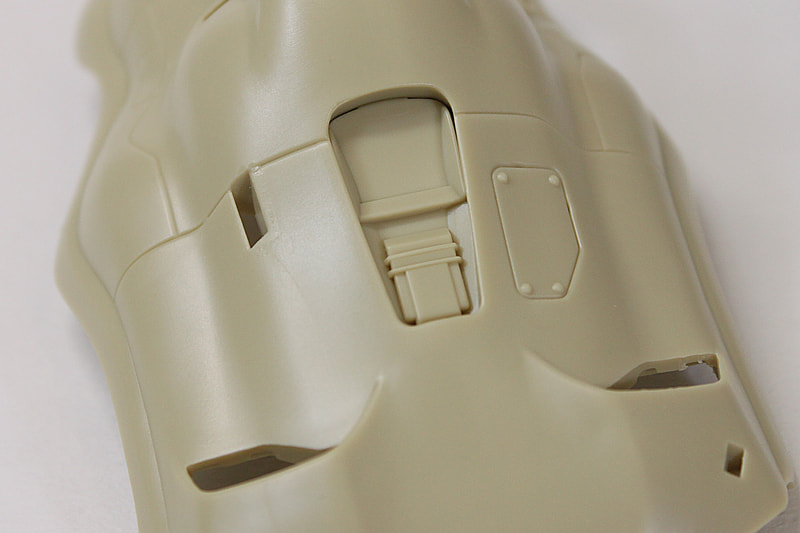 裏返すとこのように、穴の底に細かいディテールが配置された形となります。