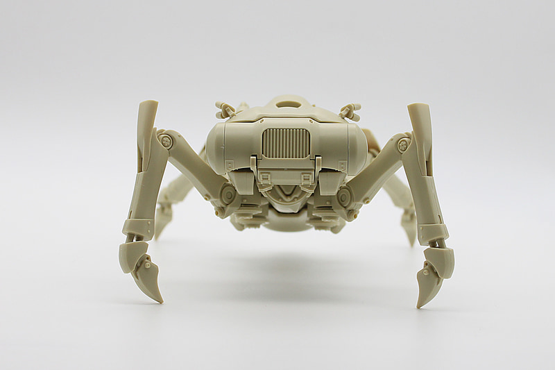 後面。排気口らしきダクトが目立ちます