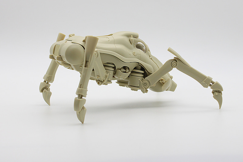 斜め後ろから。意外とコクピットが目を引きますね