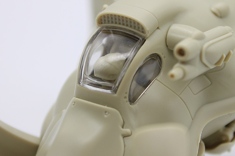 コクピット付近。パイロットが押し込まれている感じがして、これがまたいいですね。