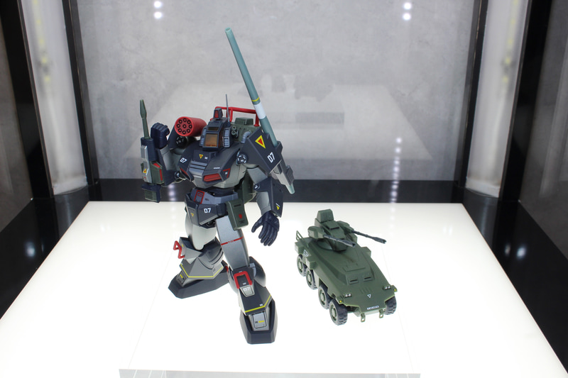 「HI-METAL R ダグラム ＆ インステッド 40th Anniv.」。2022年2月発売予定、価格は15,400円（税込）。プレミアムバンダイ限定商品で、予約締切は11月7日23時となる