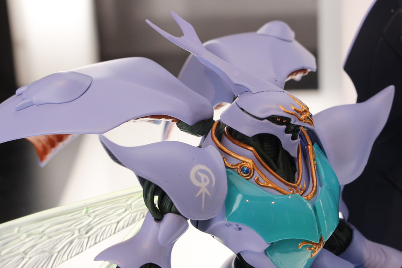 肩の模様など、OVA版と比べるとシンプルで、ダンバインに近い