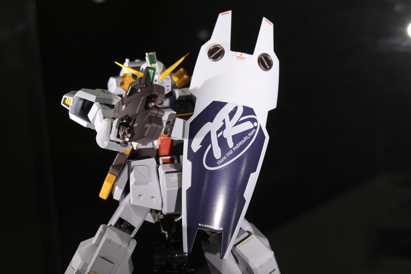 シールドにはTR計画のロゴが。このほか、シールド・ブースターも付属