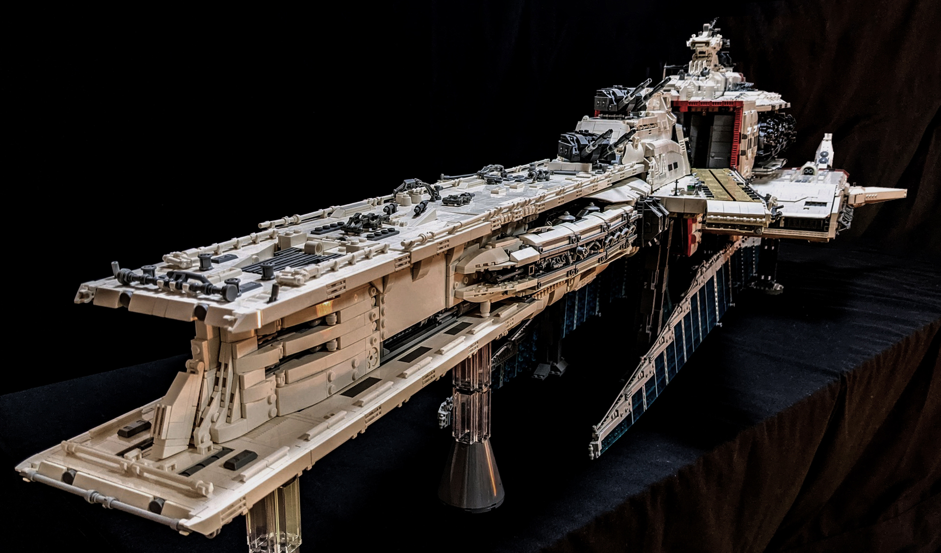 「ラーカイラム（PEN2nd作）」。会場ではカメラに収まり切らなかったため、別途撮影したラーカイラム画像。写真からもその大きさが伝わるはず！