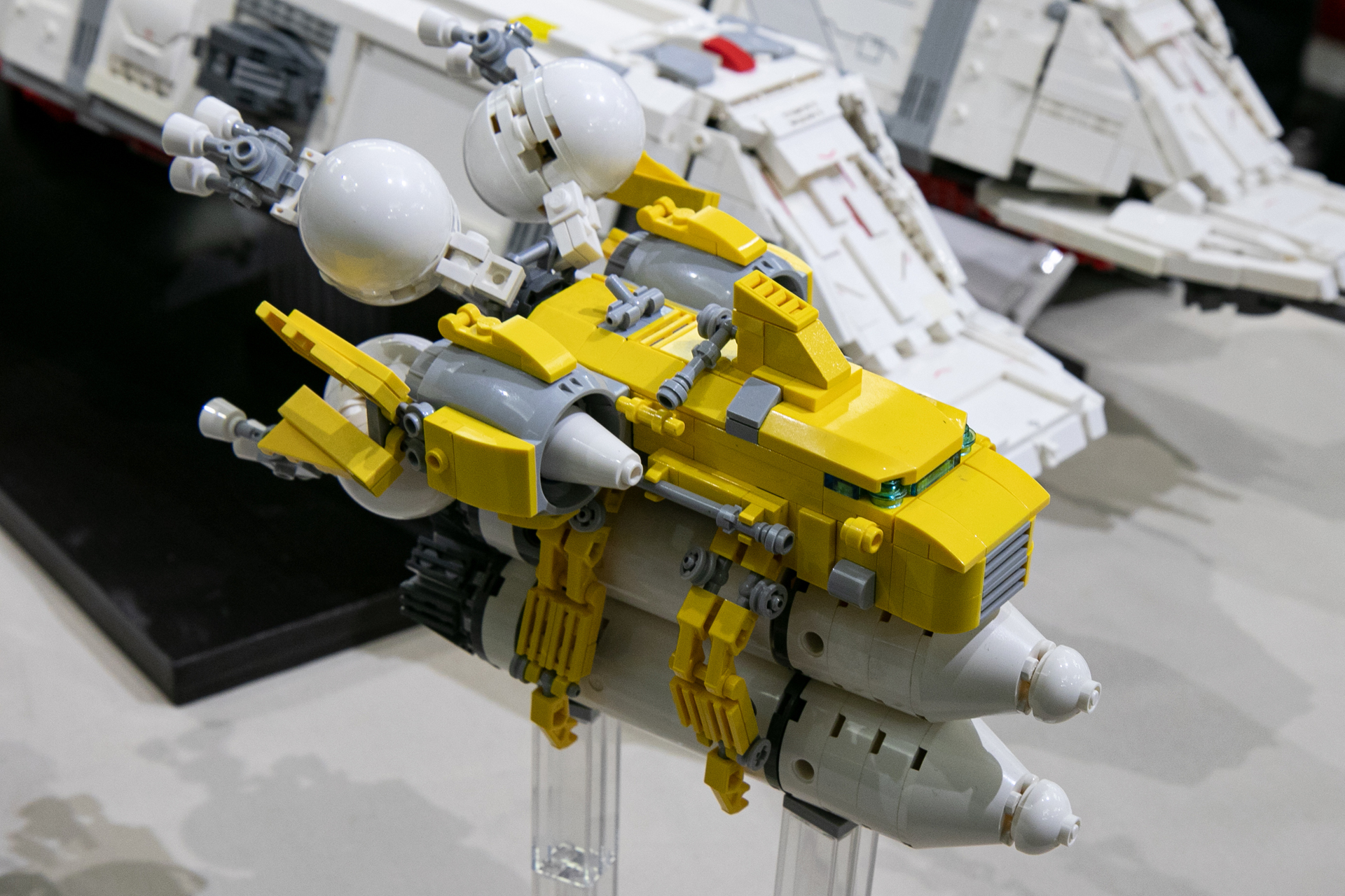 「パブリク（PEN2nd作）」。連邦軍の小型突撃艇「パブリク」がこっそりラーカイラムのそばにあった。かなりのデキ！