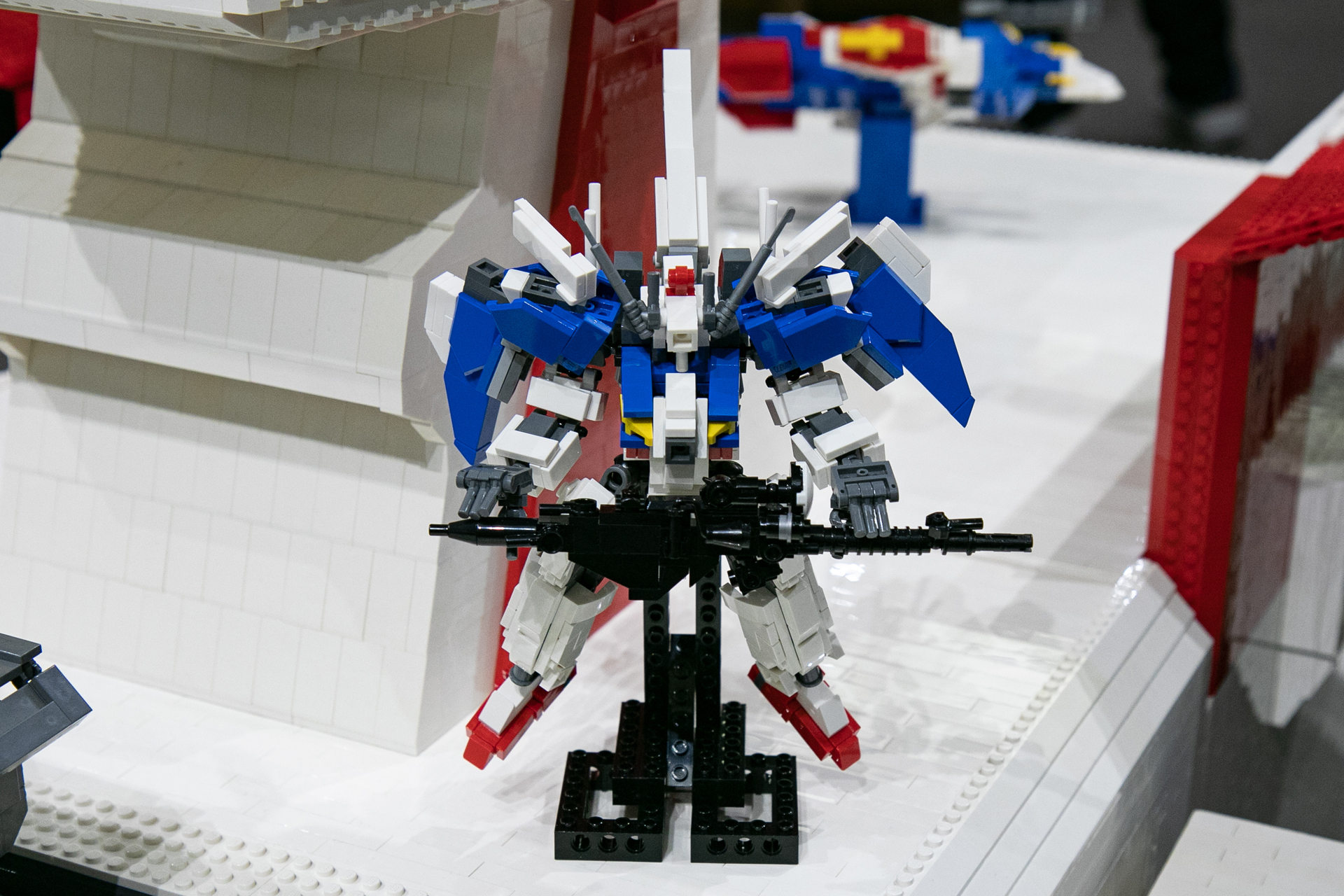 「Ex-Sガンダム（YOGO作）」。ポージングの効果もあり、このサイズで「Sガンダム」に見せるのはお見事としか言いようがない！