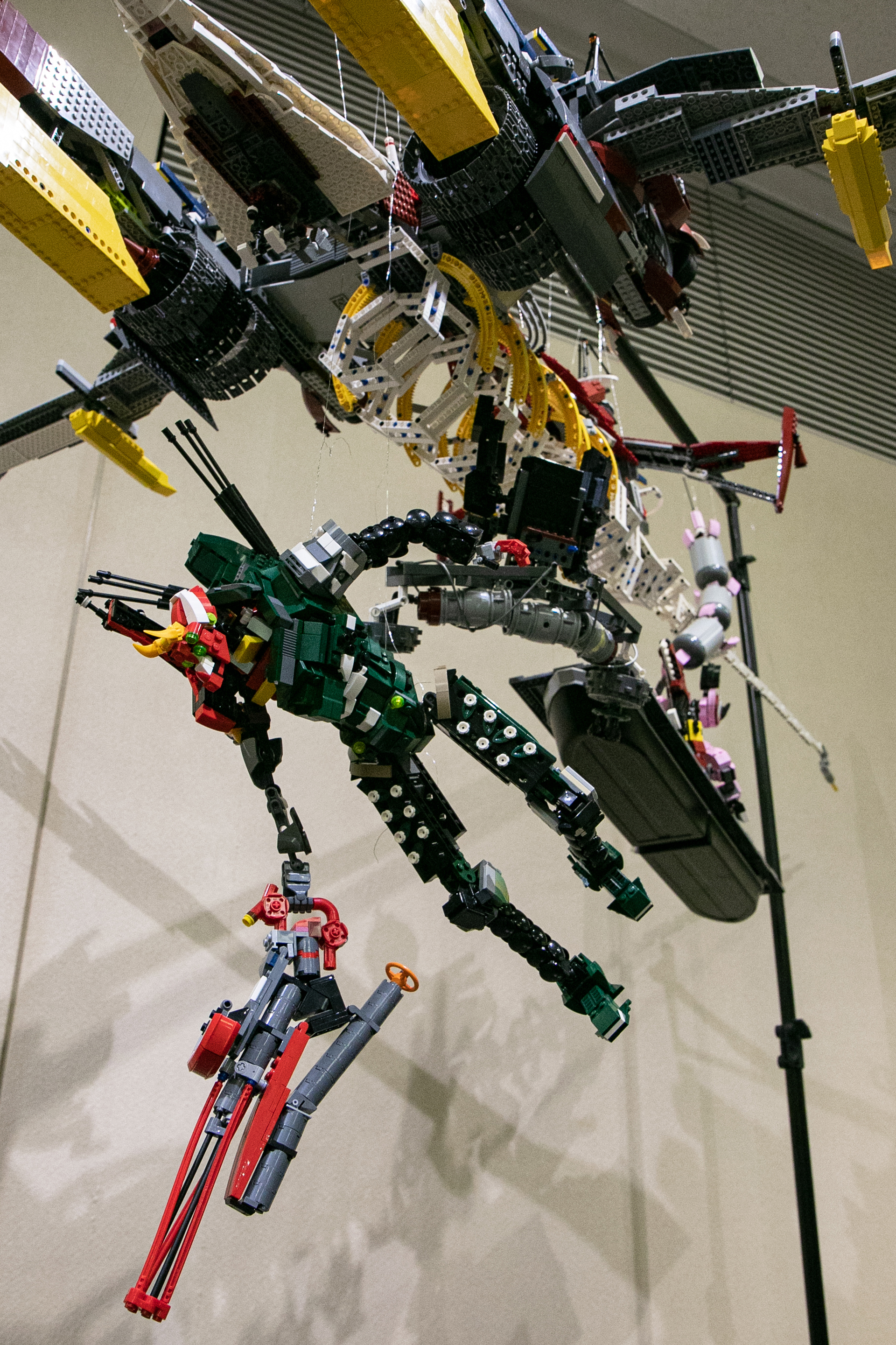 「新2号機α（ハル作）」。下から煽り視点でみると新2号機αが主役のカッコイイ絵面になるのも嬉しい