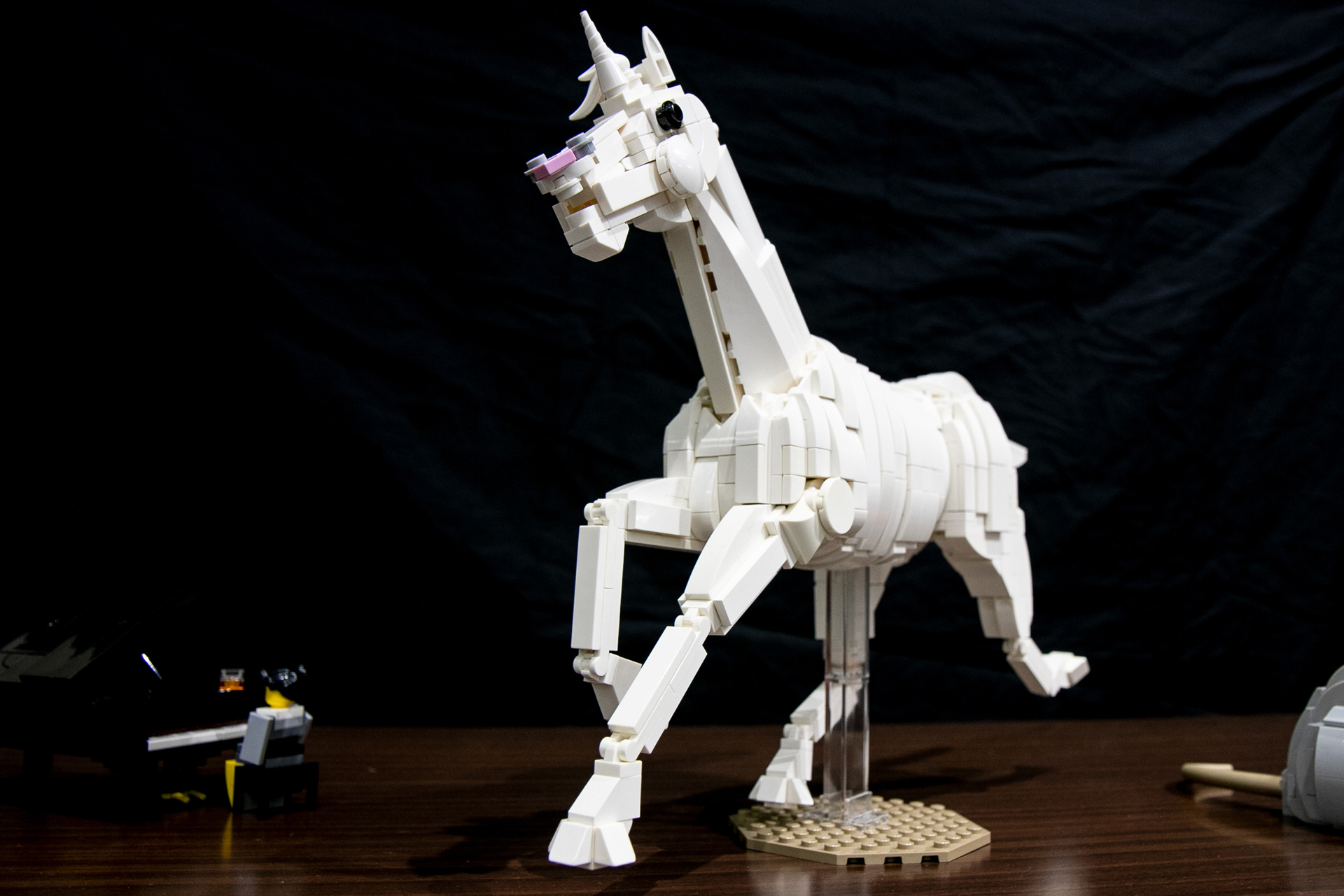 「ユニコーン(KABA作）」。ただでさえ難しい生物モデルにここまで躍動感を出せるのは天才の域かも