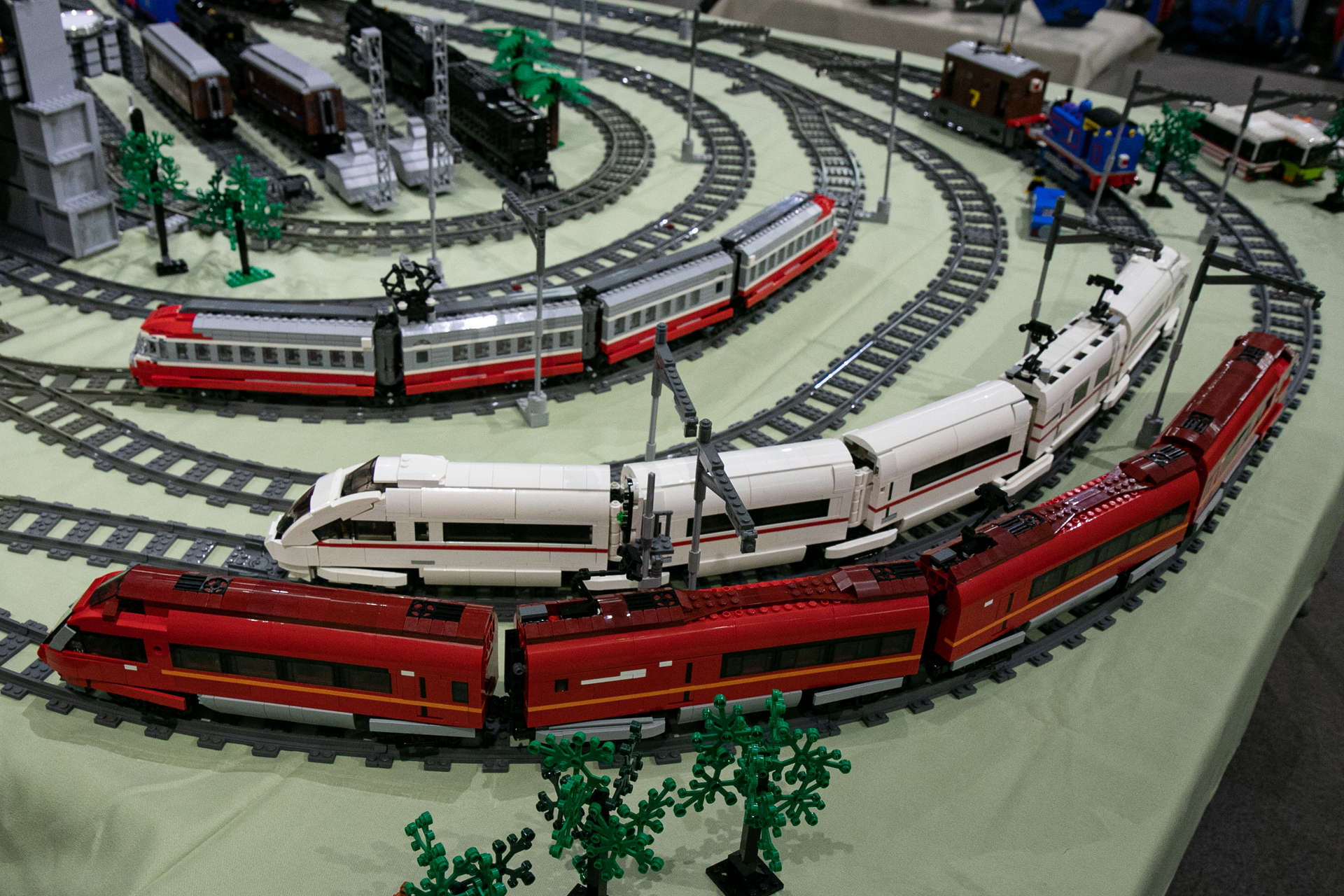 トレインの合同展示卓では走行会とも言われるほど、運転を楽しんでいる