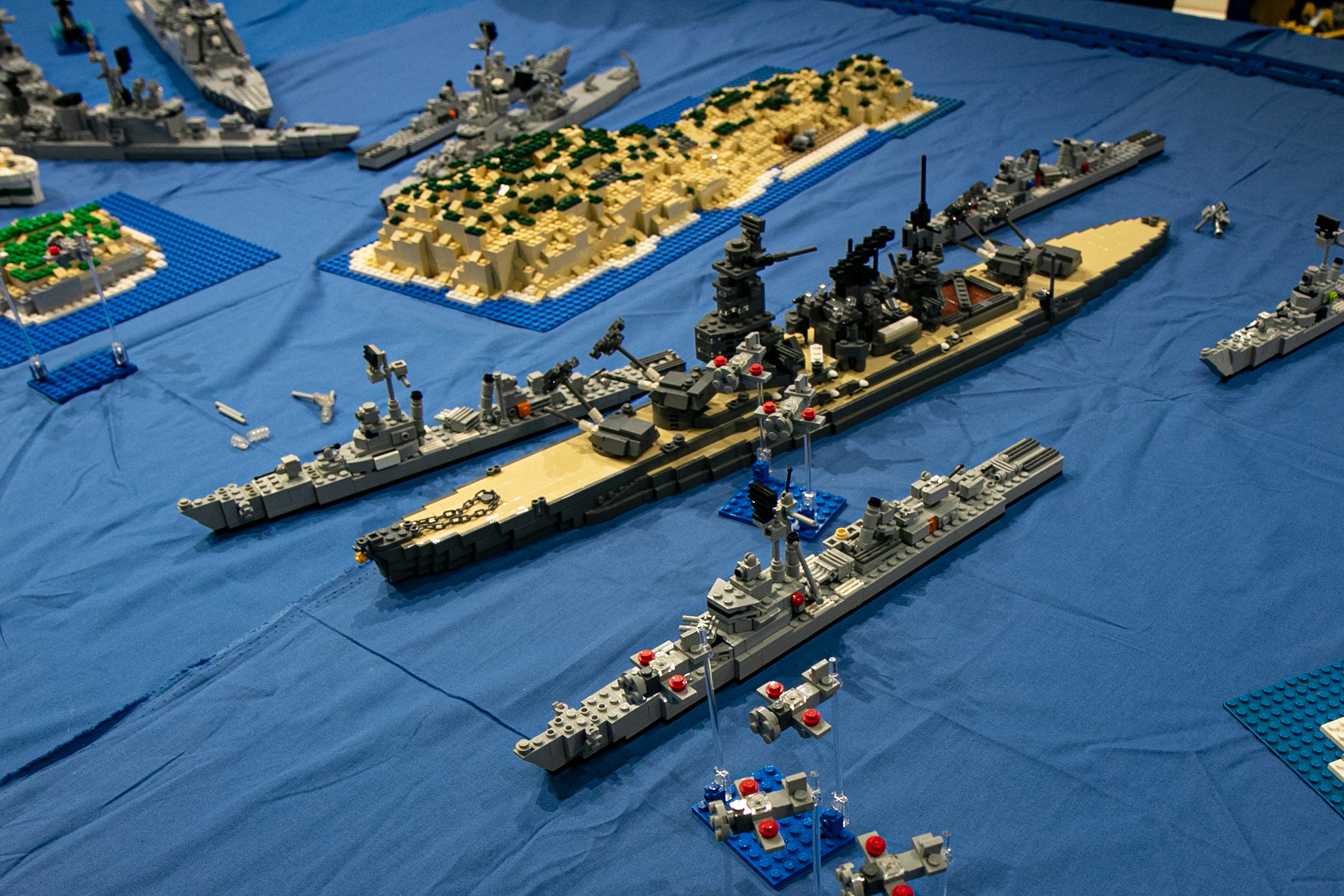 艦船モデルとはいえ、空母があれば艦載機なども作るし、戦わない船を作ったりもする