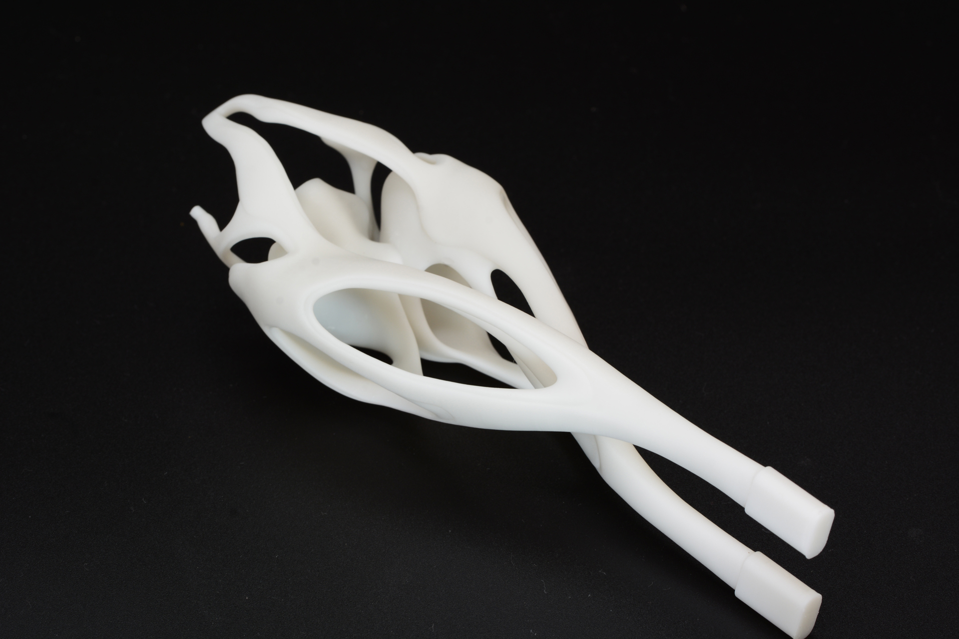 こちらは接続部分がかなり複雑な造形となっている