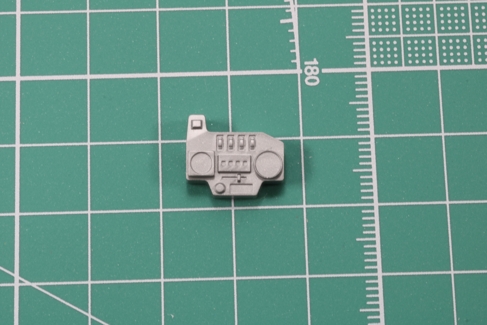 ボタンやメーターなどをシールドで再現