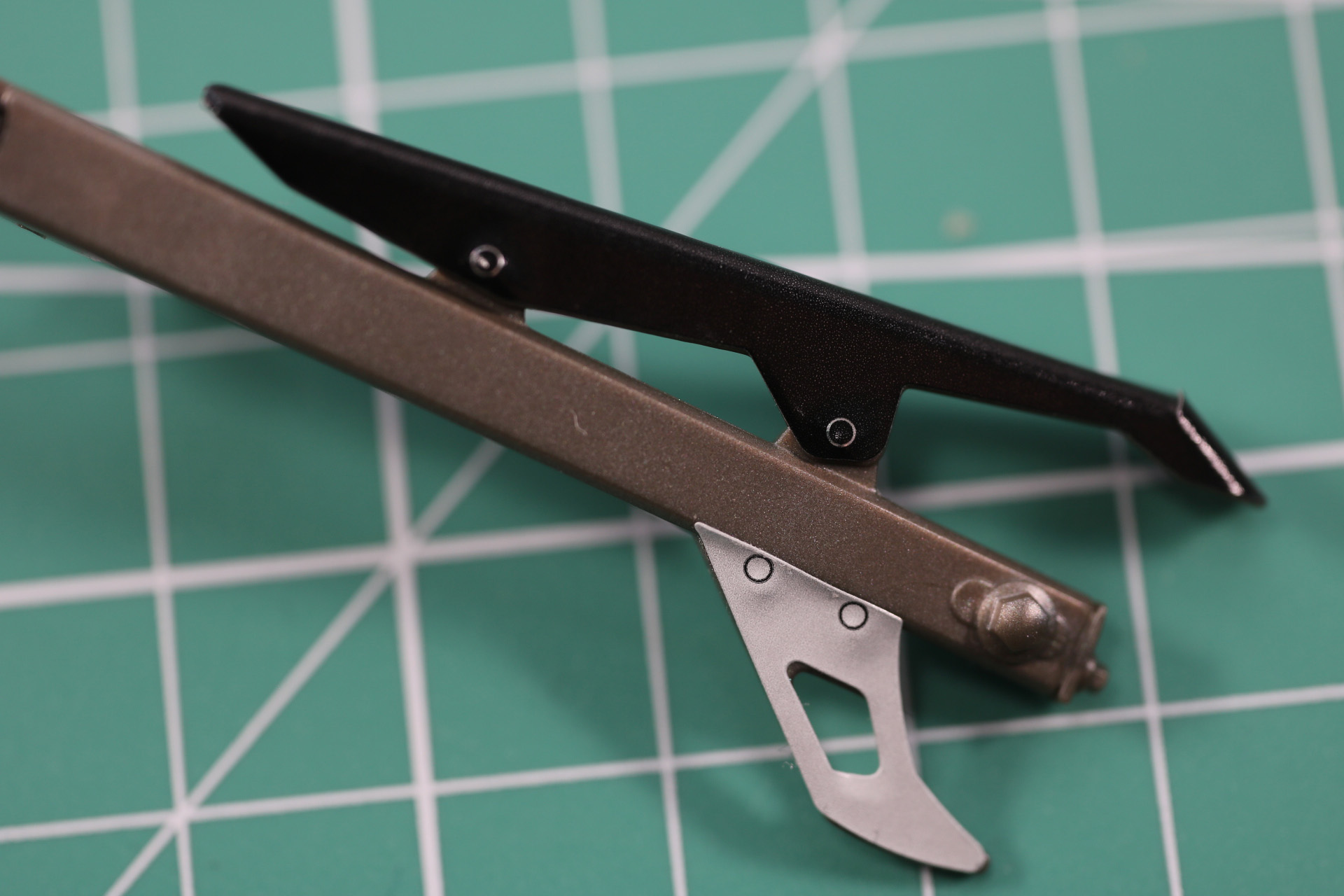 上部には黒のシールを貼り色分け