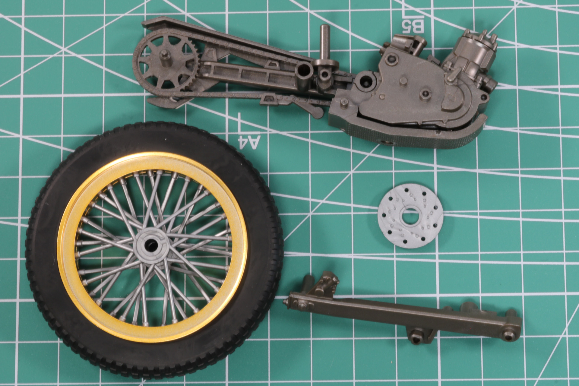 リアタイヤをスイングアームに合わせる