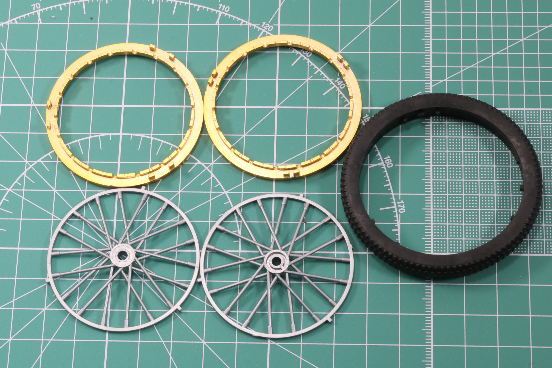 リアタイヤ同様に作成。基部が少し大きめ