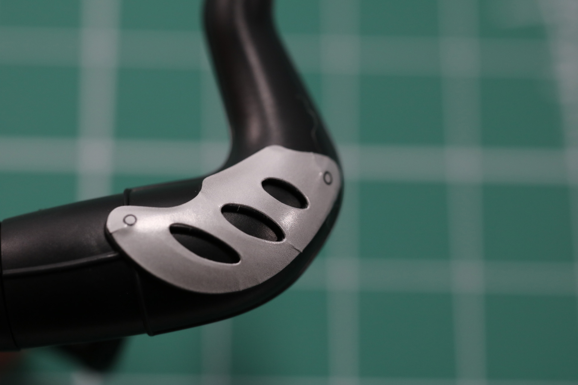 エンジンからマフラーのパイプに連結