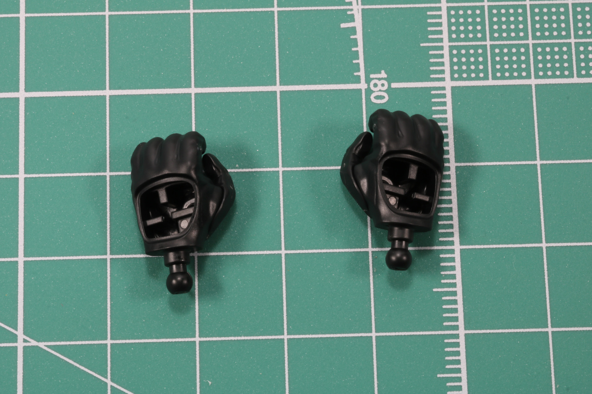 トライアクセラーは黒の成型色のみ