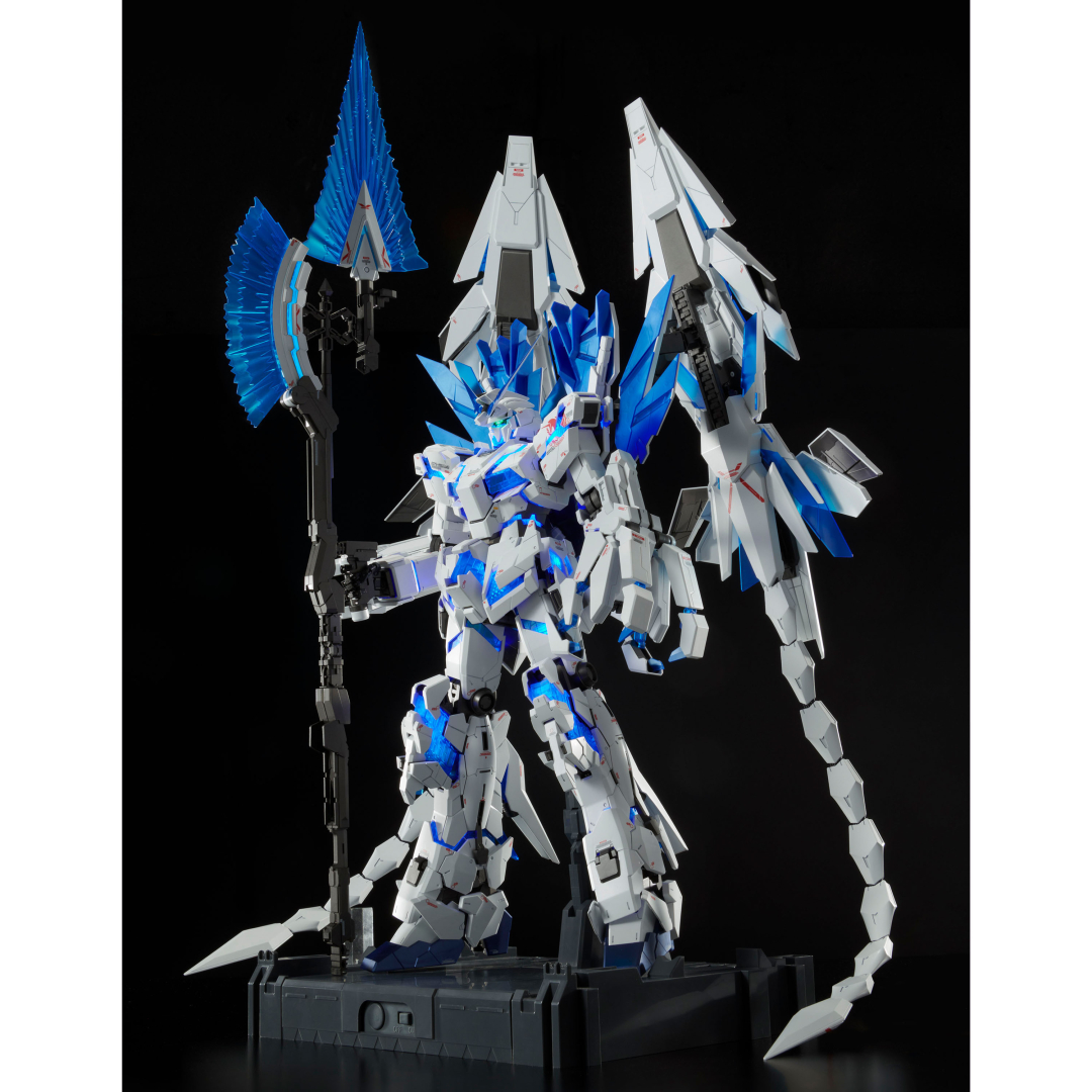 「フェネクス」の「アームド・アーマーDE」を装備したユニコーンモード