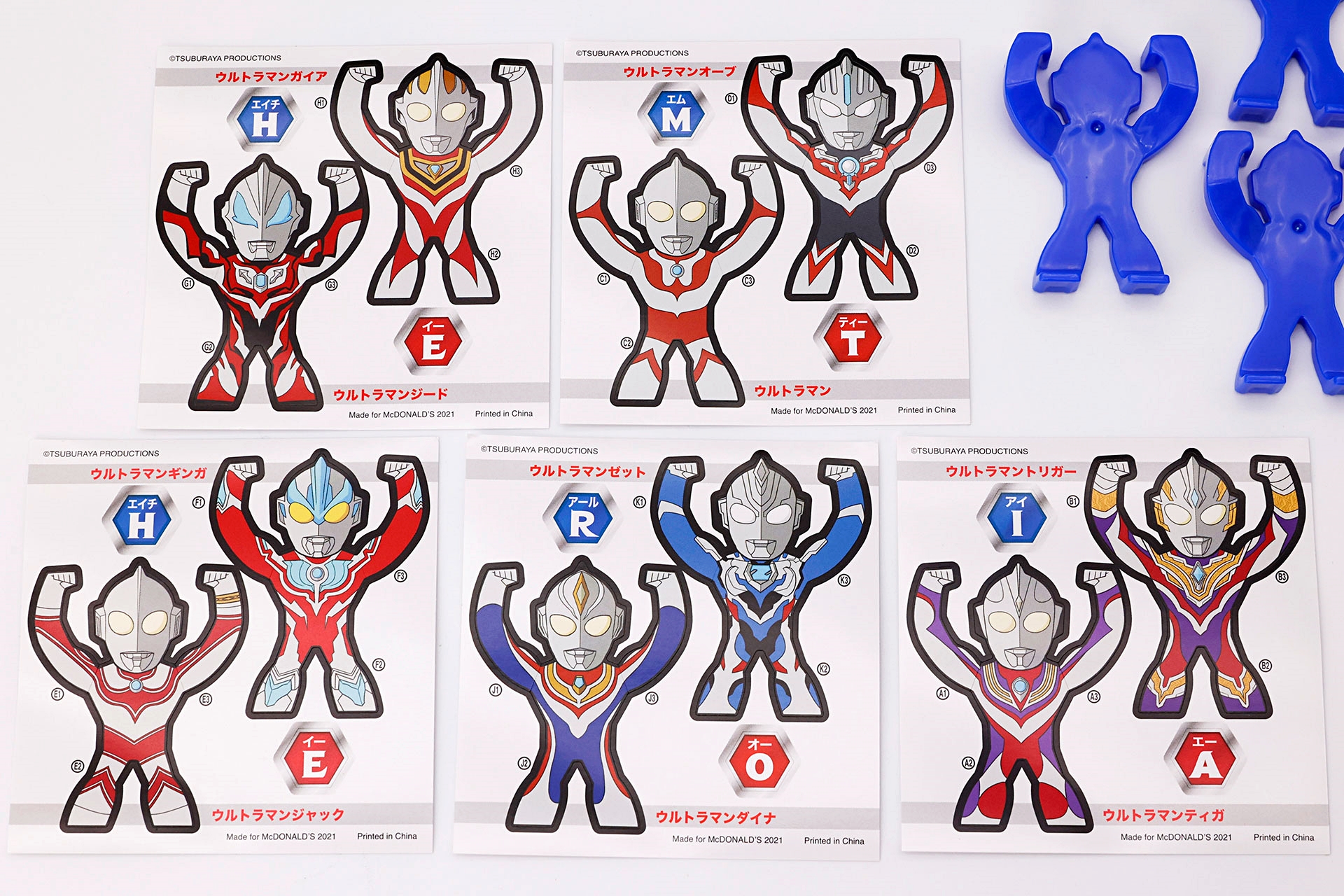 付属のシールは5枚のシートに分かれている。貼ってしまった後はわからなくなるが、ウルトラマンの名前もこちらに書かれている