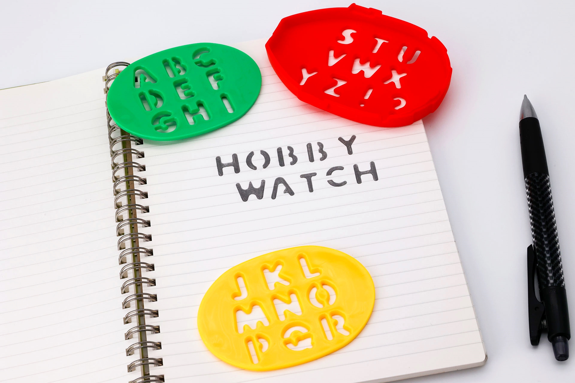 わずかな時間で簡単に綺麗な文字を仕上げることができるのも、ステンシルの魅力のひとつだ