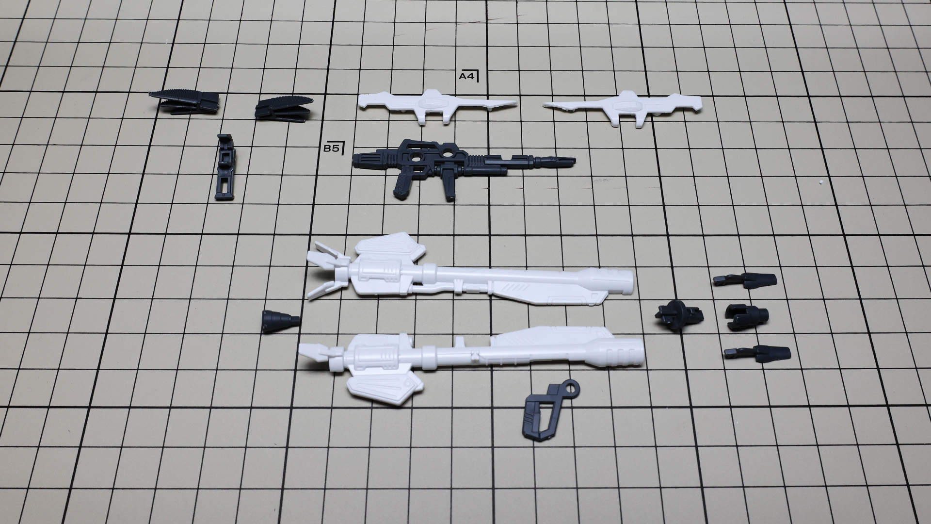 これらも単純な構造ですが2色で引き締まります