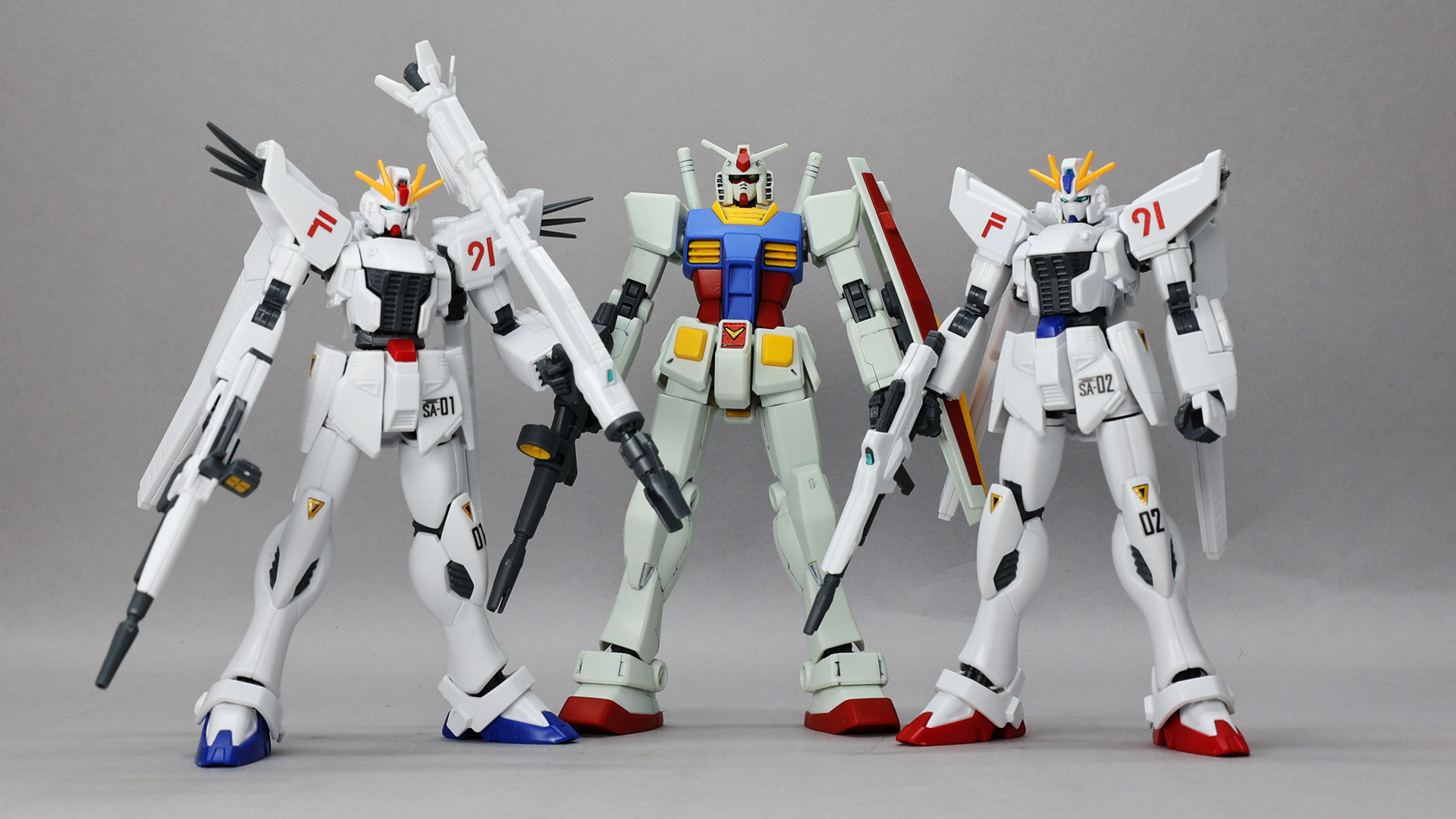 RX-78-2ガンダムとの比較。約40年でMSの小型化に成功しました