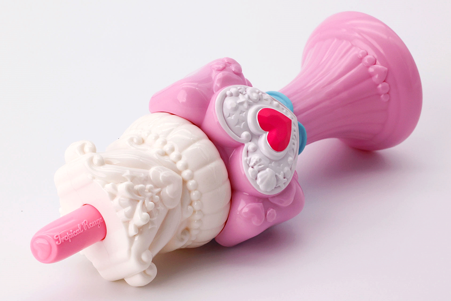 ルージュ部分には、英字で「Tropical Rouge」の文字が刻まれている