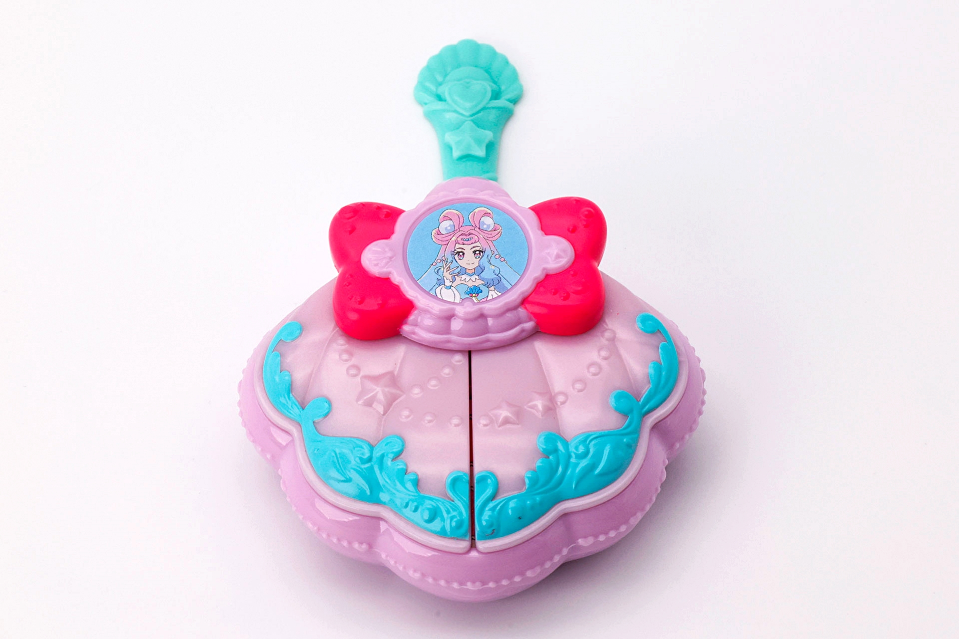 中央に「キュアラメール」のイラストが描かれた、「マーメイドアクアパクト ネイルセット」