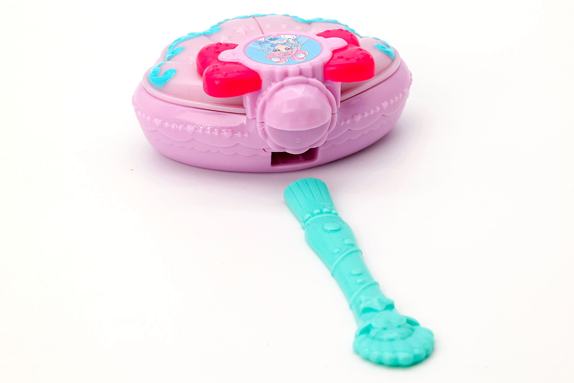 ネイルボトルには穴が空いており、そこに付属のブラシを取り付けることができる