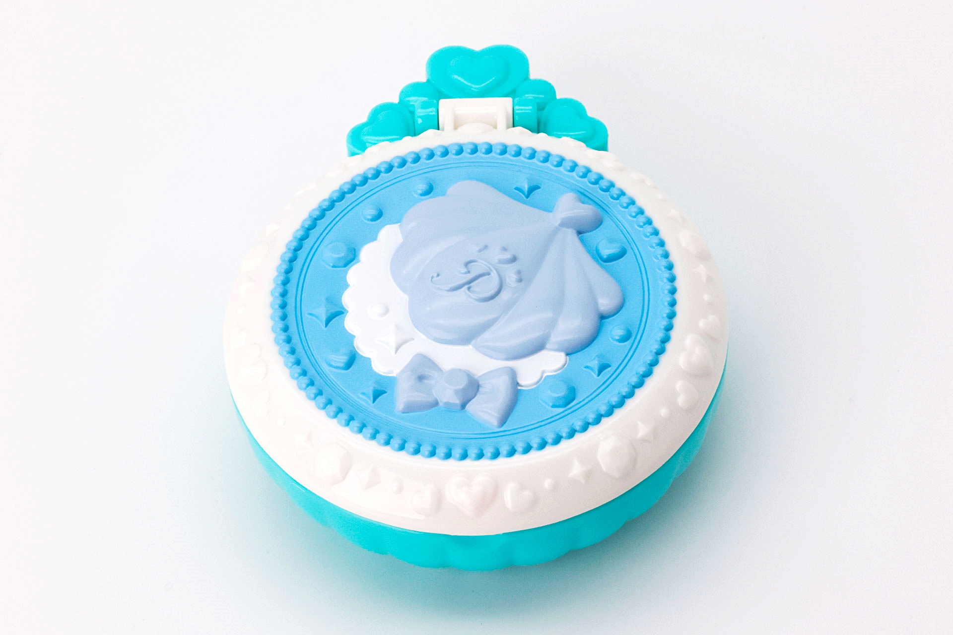 Pretty Holicヘアクリップ。こちらはケース部分でブルーとホワイトの爽やかな色合いが素晴らしい